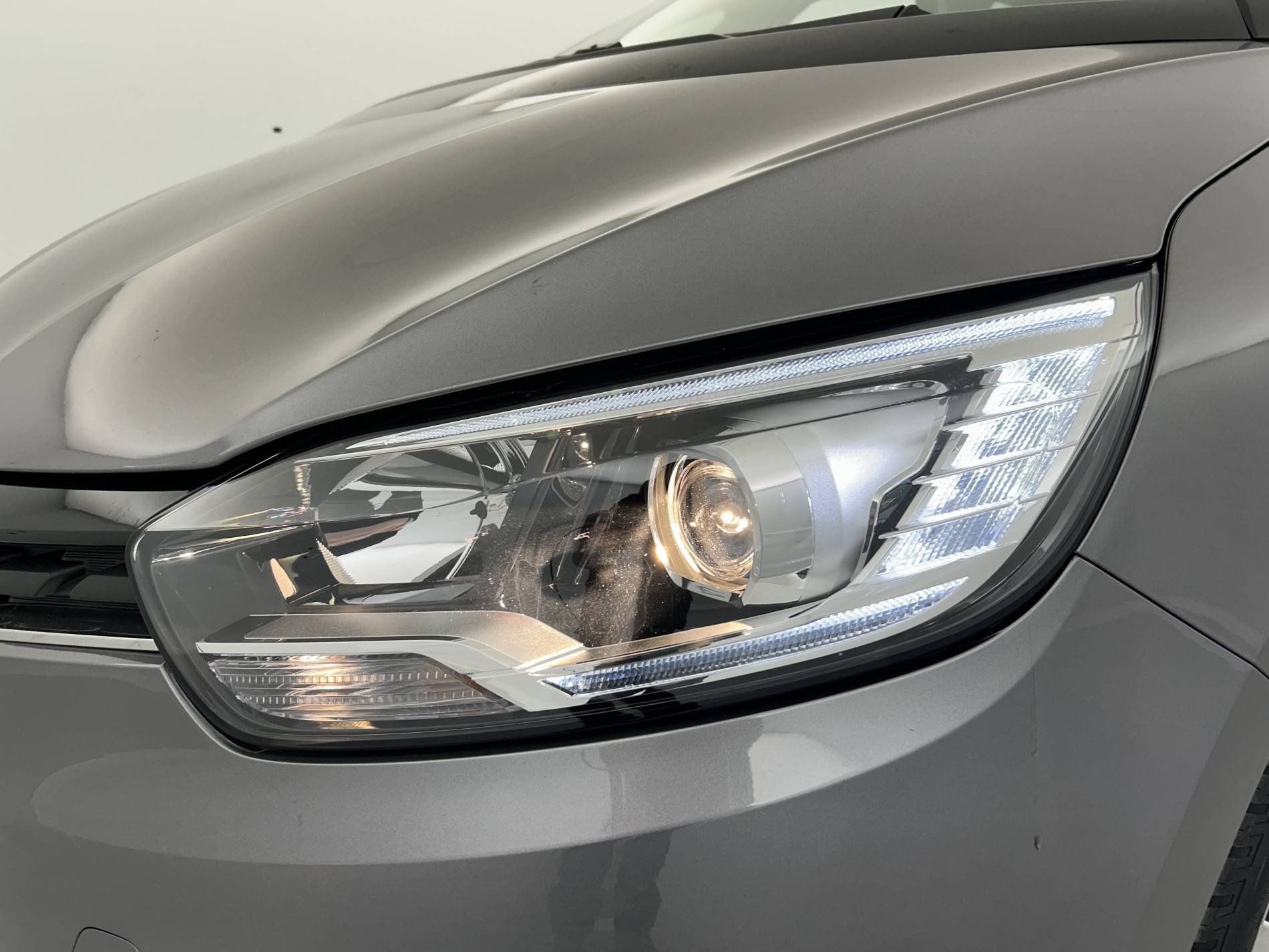 Vente en ligne Renault Grand Scenic 4 Grand Scenic Blue dCi 120 EDC au prix de 17 290 €