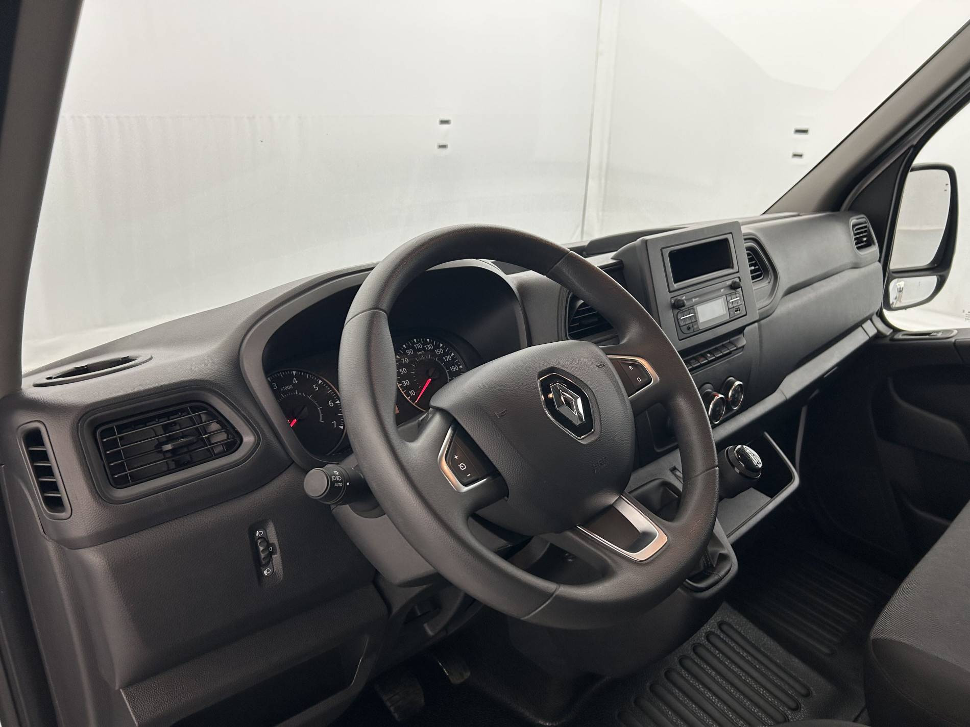 Vente en ligne Renault Master Fourgon MASTER FGN TRAC F3500 L2H2 BLUE DCI 135 au prix de 26 490 €