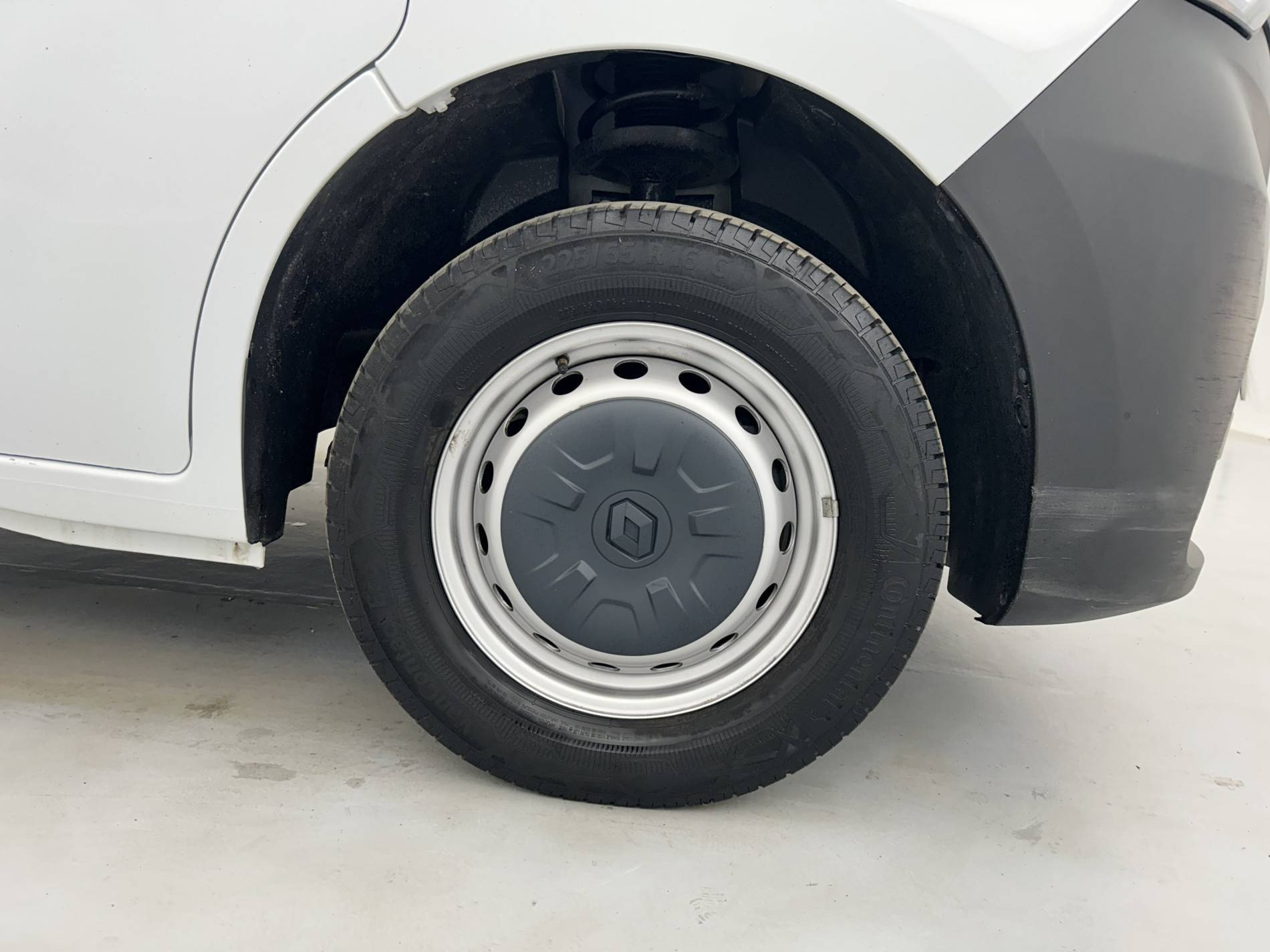 Vente en ligne Renault Master Fourgon MASTER FGN TRAC F3500 L2H2 BLUE DCI 135 au prix de 26 490 €