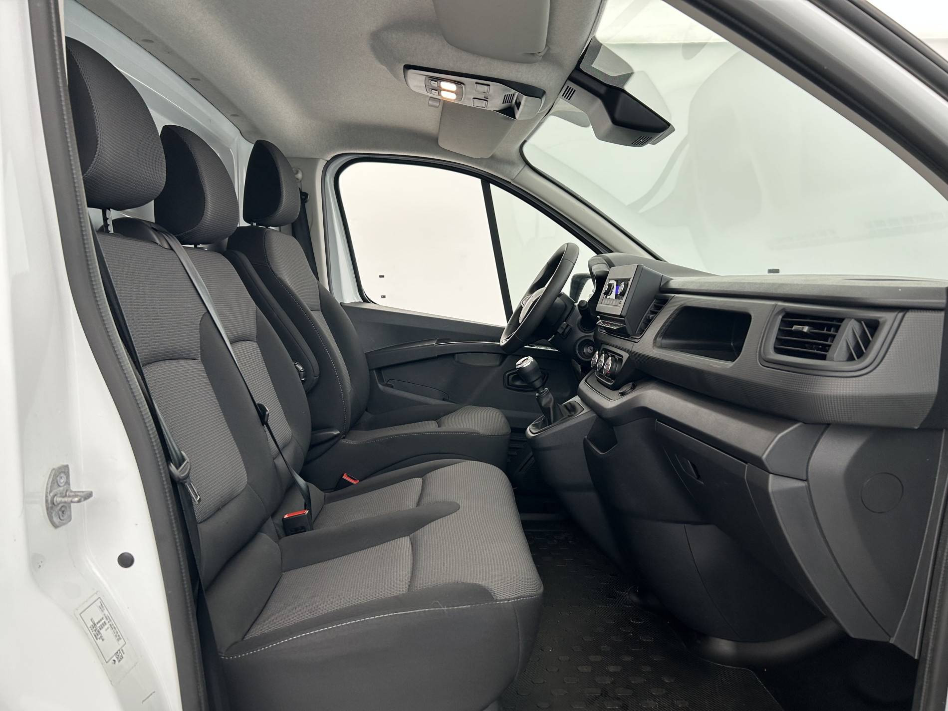 Vente en ligne Renault Trafic 3 Fourgon TRAFIC FGN L1H1 3000 KG BLUE DCI 130 au prix de 22 890 €