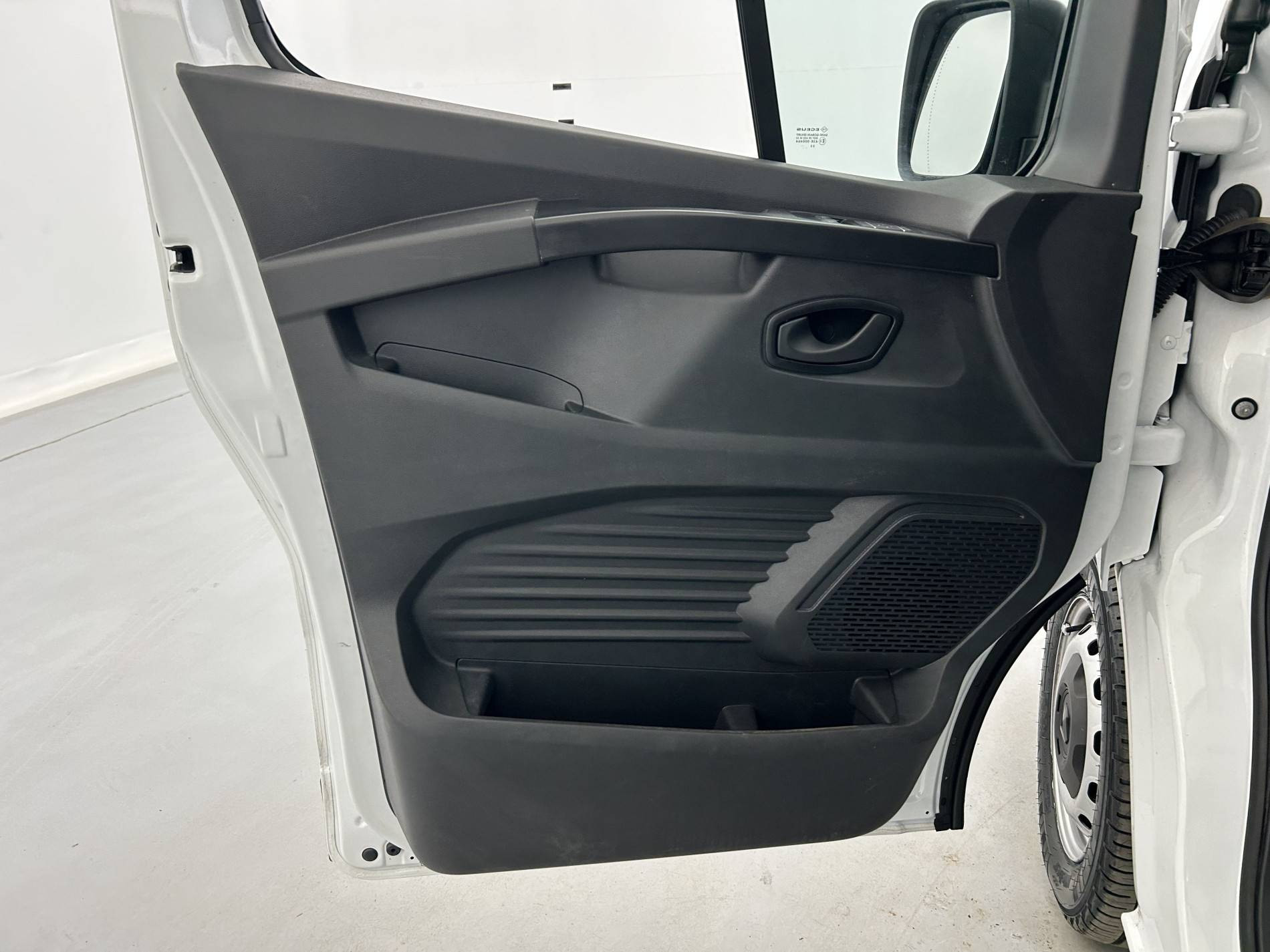 Vente en ligne Renault Trafic 3 Fourgon TRAFIC FGN L1H1 3000 KG BLUE DCI 130 au prix de 22 890 €