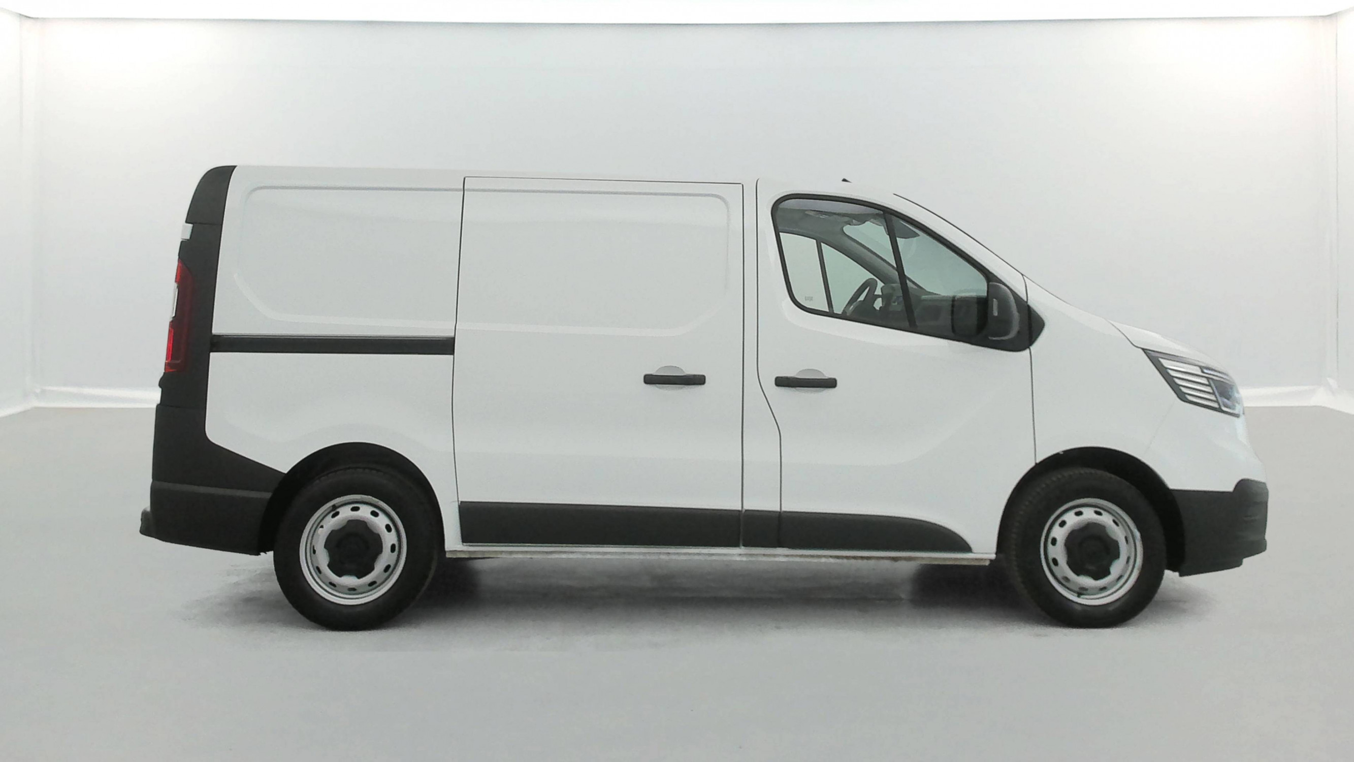 Vente en ligne Renault Trafic 3 Fourgon TRAFIC FGN L1H1 3000 KG BLUE DCI 130 au prix de 22 890 €