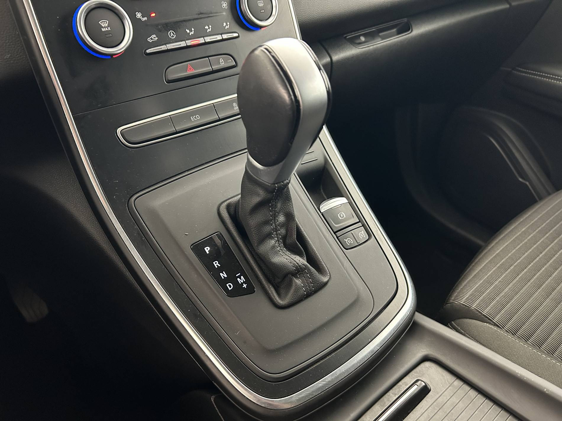 Vente en ligne Renault Grand Scenic 4 Grand Scenic Blue dCi 120 EDC au prix de 17 290 €