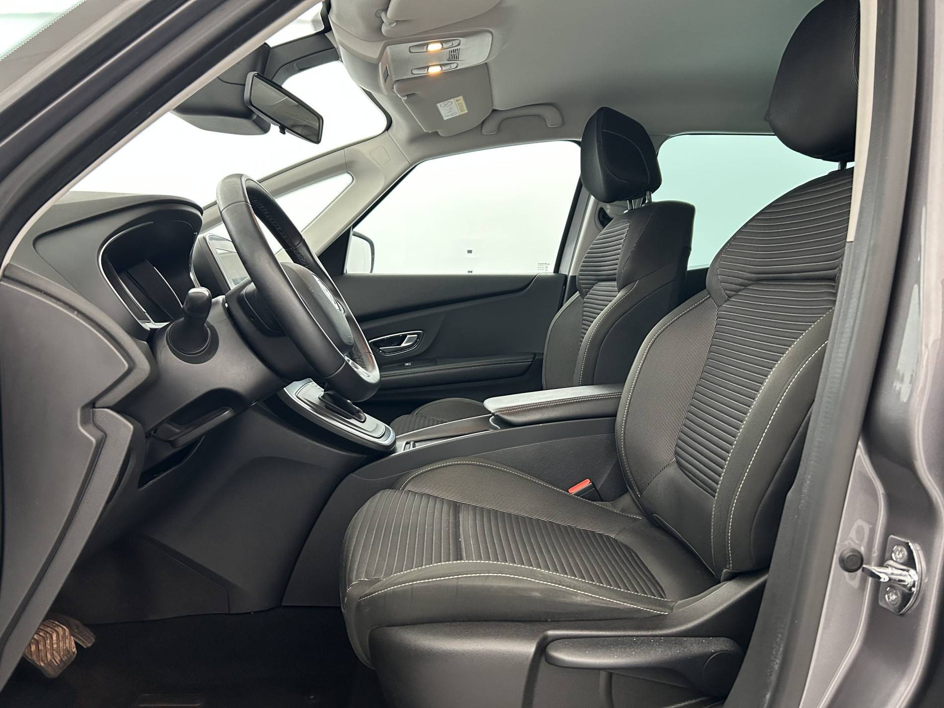 Vente en ligne Renault Grand Scenic 4 Grand Scenic Blue dCi 120 EDC au prix de 17 290 €