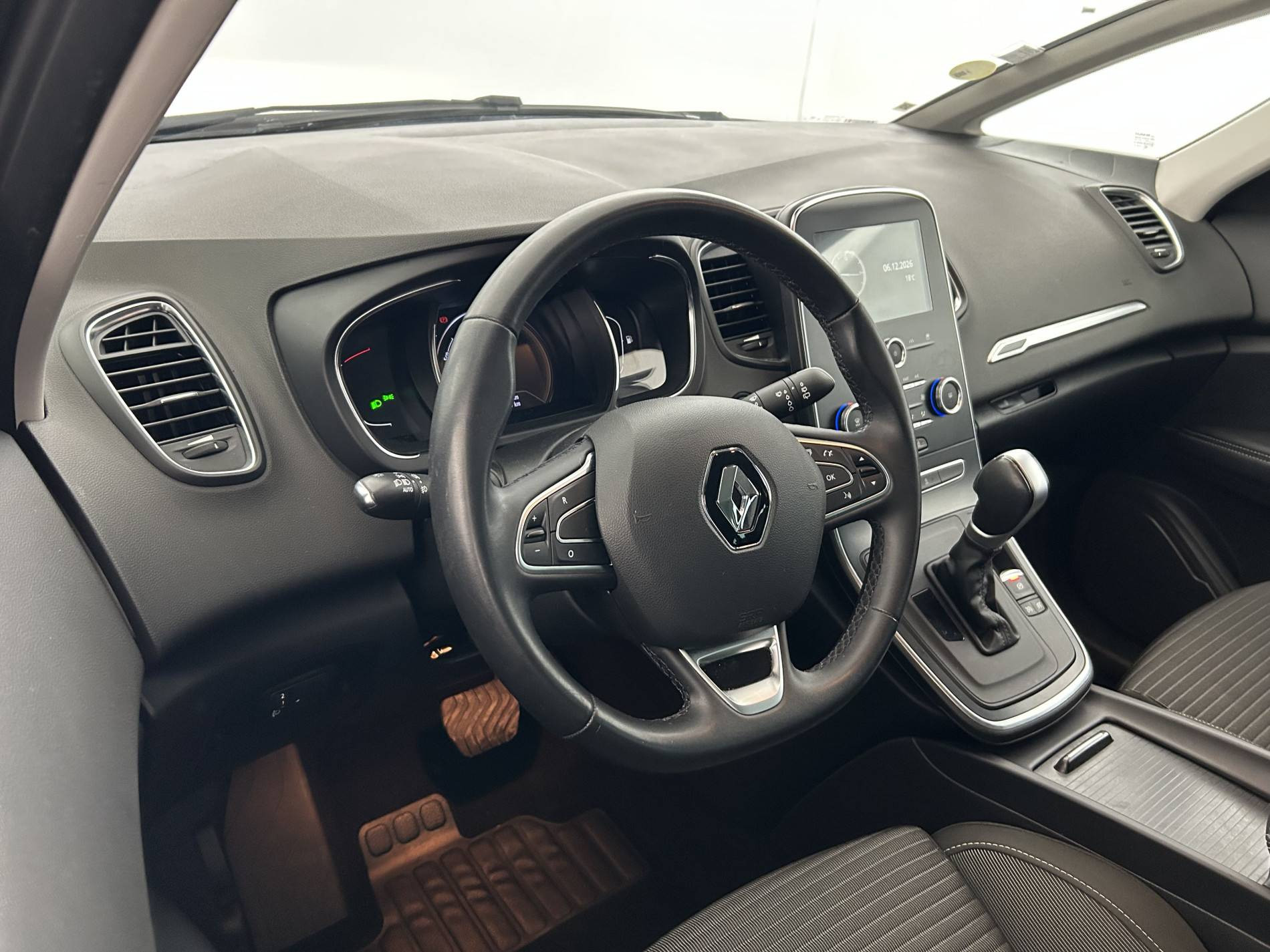 Vente en ligne Renault Grand Scenic 4 Grand Scenic Blue dCi 120 EDC au prix de 17 290 €