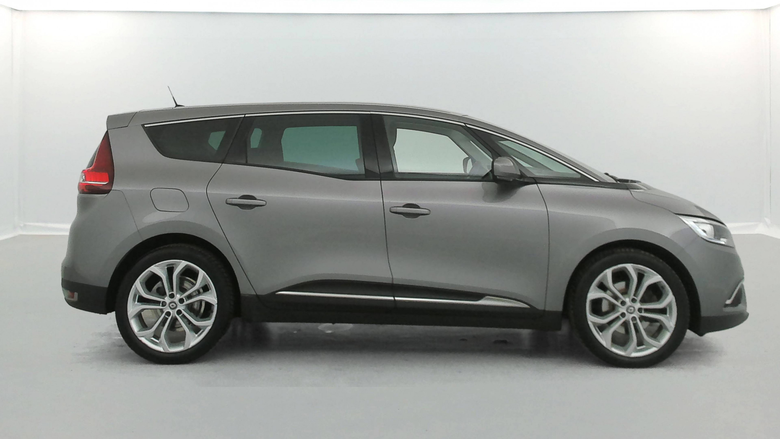 Vente en ligne Renault Grand Scenic 4 Grand Scenic Blue dCi 120 EDC au prix de 17 290 €