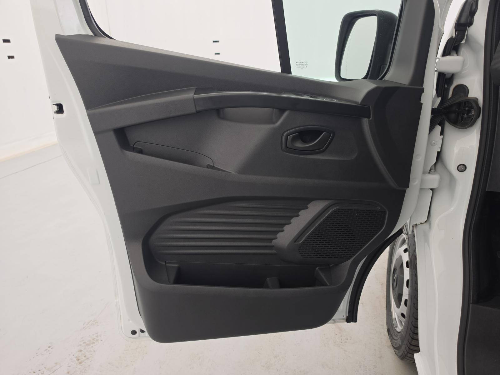 Vente en ligne Renault Trafic 3 Fourgon TRAFIC FG BLUE DCI 130 L1H1 3T GSR2 au prix de 22 790 €