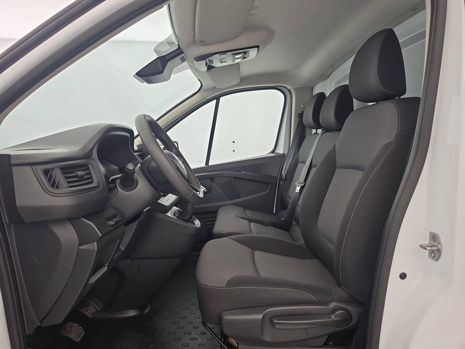 Vente en ligne Renault Trafic 3 Fourgon TRAFIC FG BLUE DCI 130 L1H1 3T GSR2 au prix de 22 790 €