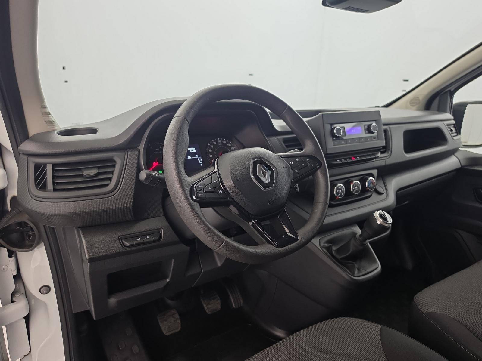 Vente en ligne Renault Trafic 3 Fourgon TRAFIC FG BLUE DCI 130 L1H1 3T GSR2 au prix de 22 790 €