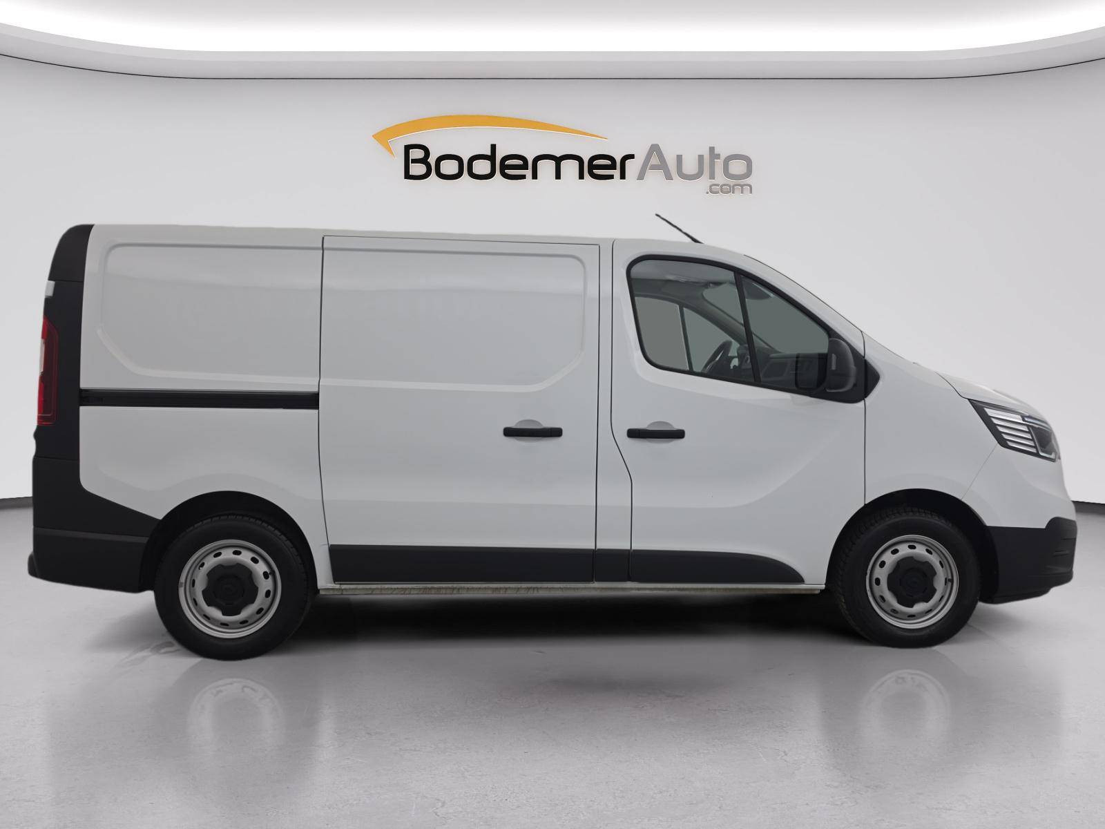 Vente en ligne Renault Trafic 3 Fourgon TRAFIC FG BLUE DCI 130 L1H1 3T GSR2 au prix de 22 790 €