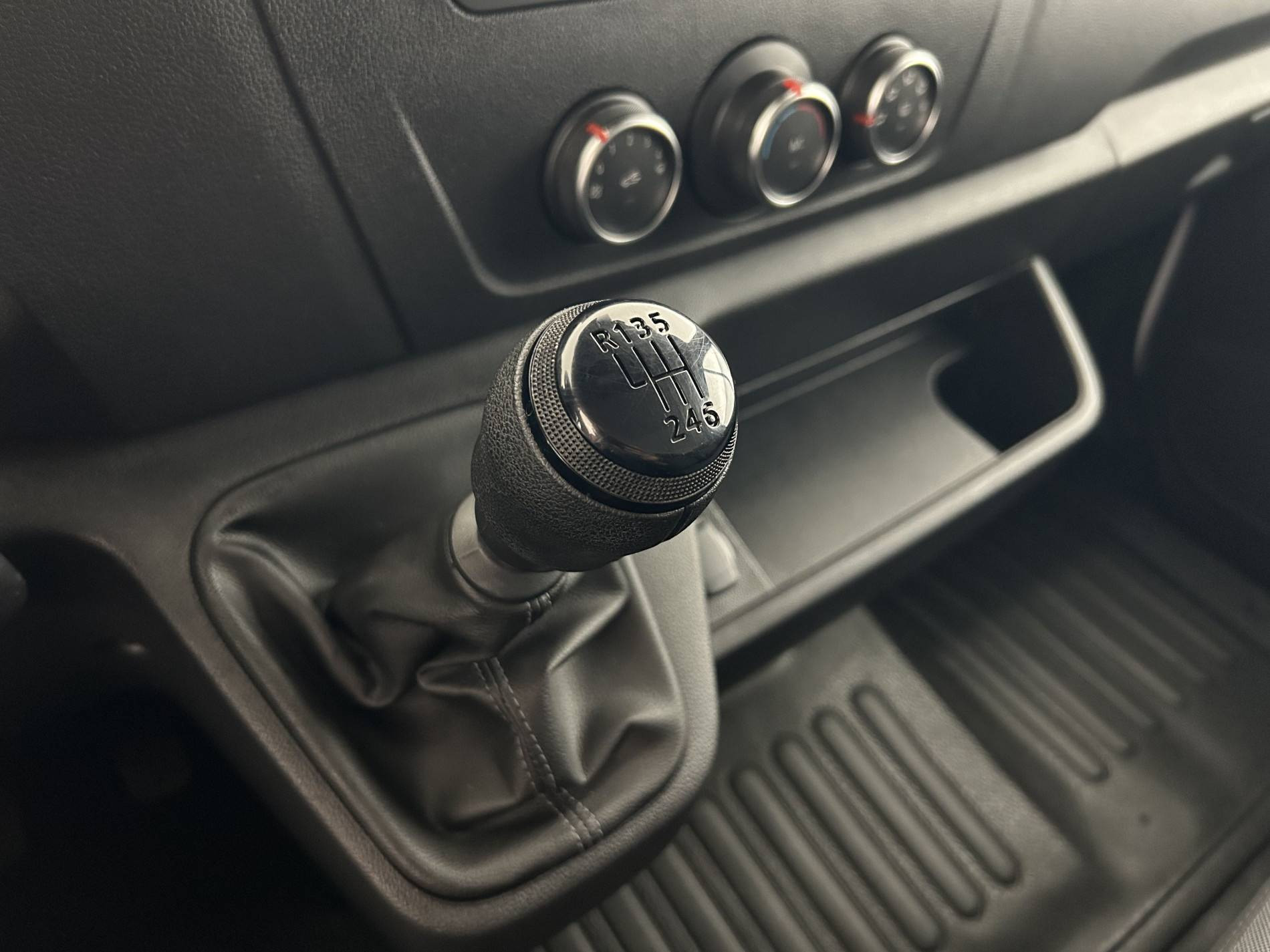 Vente en ligne Renault Master Fourgon MASTER FGN TRAC F3500 L2H2 BLUE DCI 135 au prix de 22 290 €