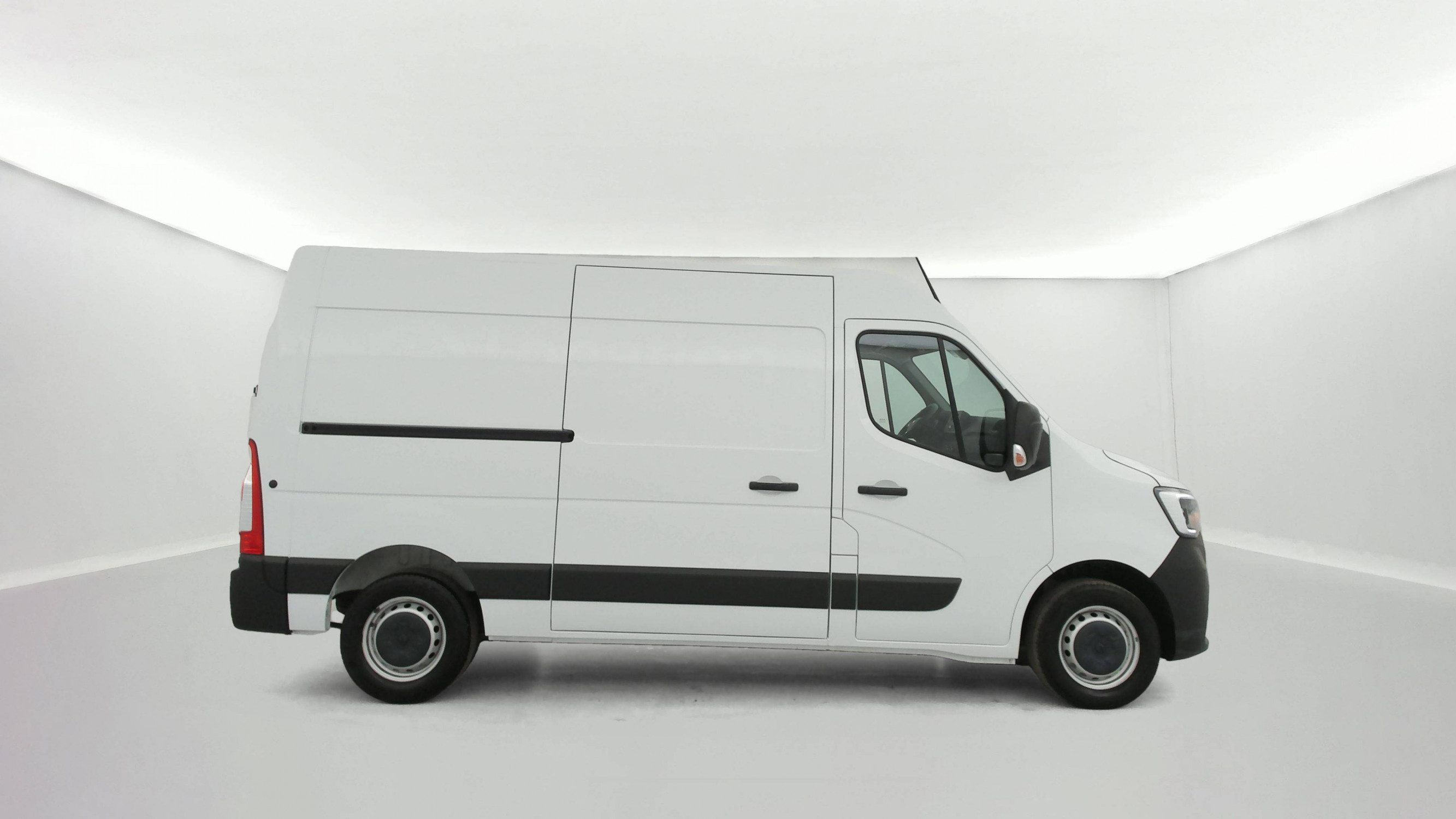 Vente en ligne Renault Master Fourgon MASTER FGN TRAC F3500 L2H2 BLUE DCI 135 au prix de 22 290 €