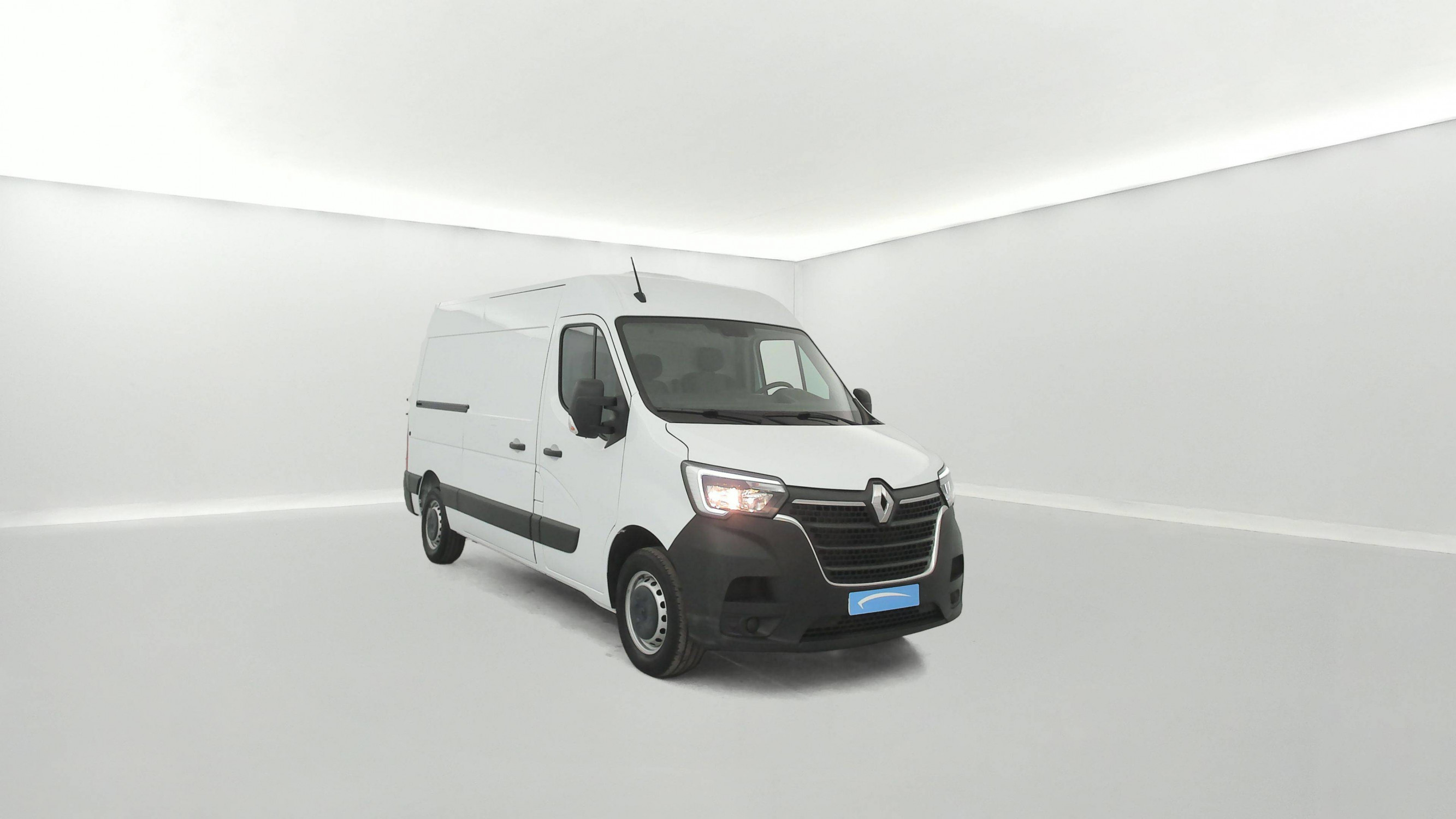 Vente en ligne Renault Master Fourgon MASTER FGN TRAC F3500 L2H2 BLUE DCI 135 au prix de 22 290 €
