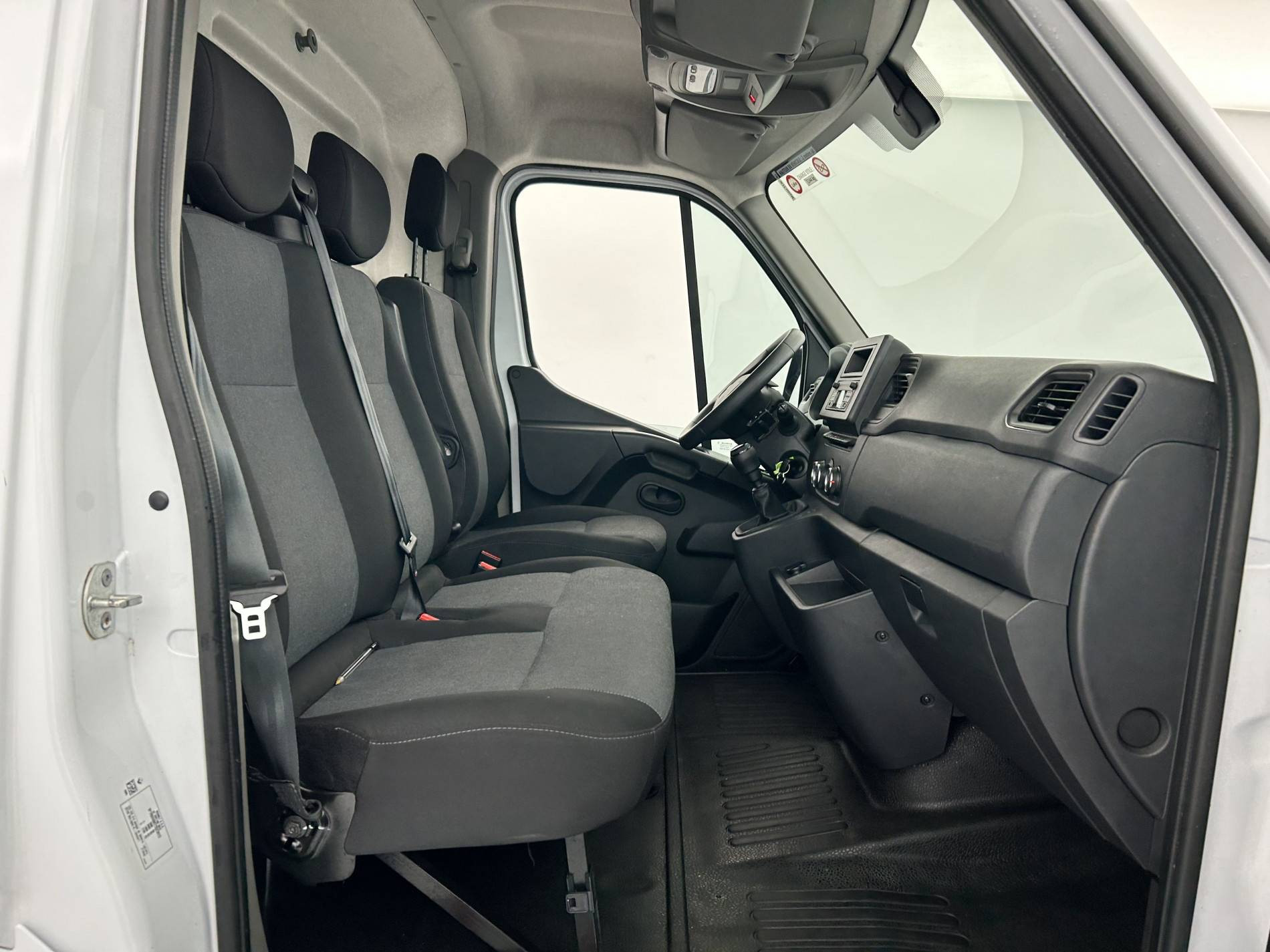 Vente en ligne Renault Master Fourgon MASTER FGN TRAC F3500 L2H2 BLUE DCI 135 au prix de 22 490 €