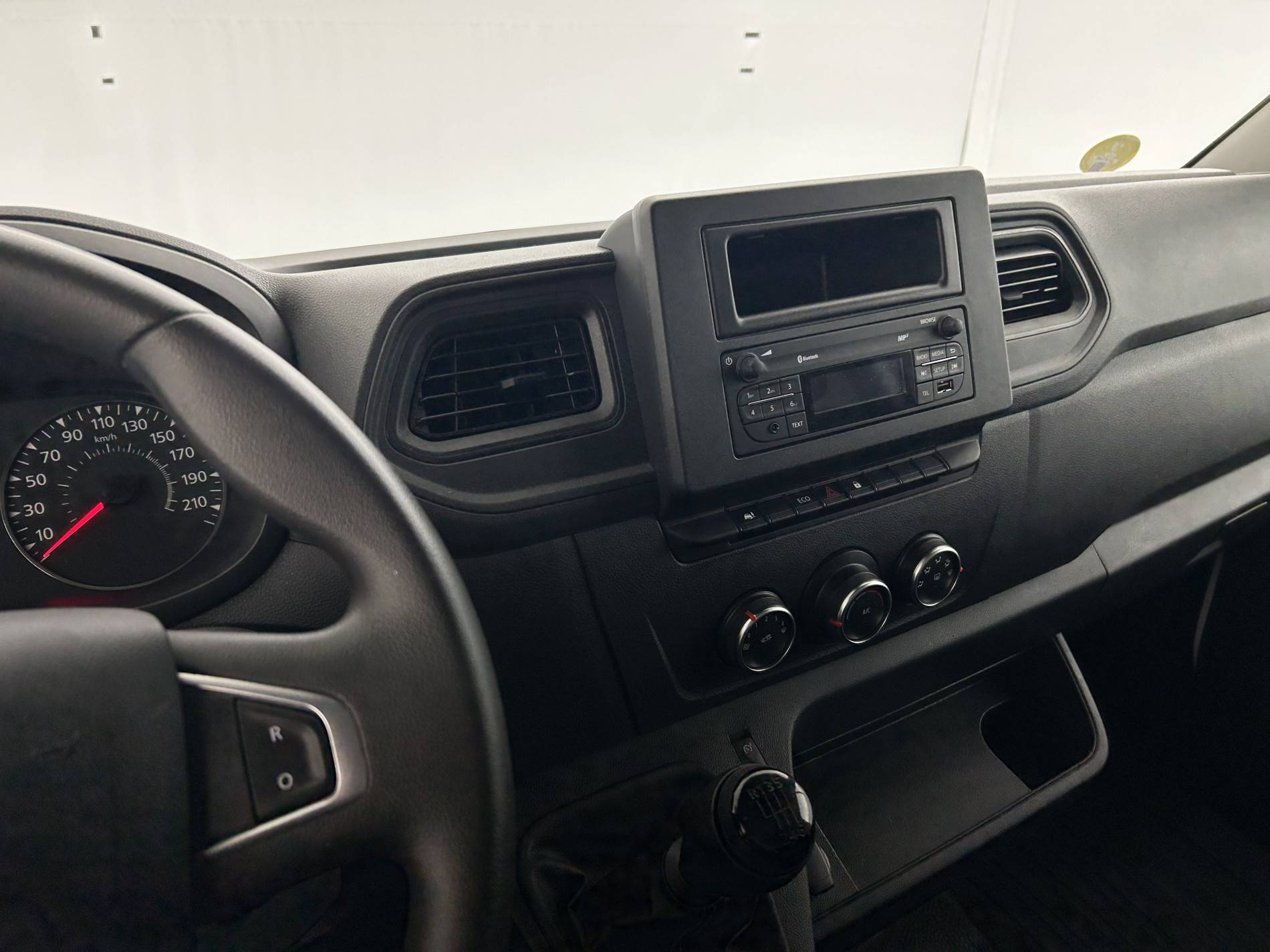 Vente en ligne Renault Master Fourgon MASTER FGN TRAC F3500 L2H2 BLUE DCI 135 au prix de 22 490 €