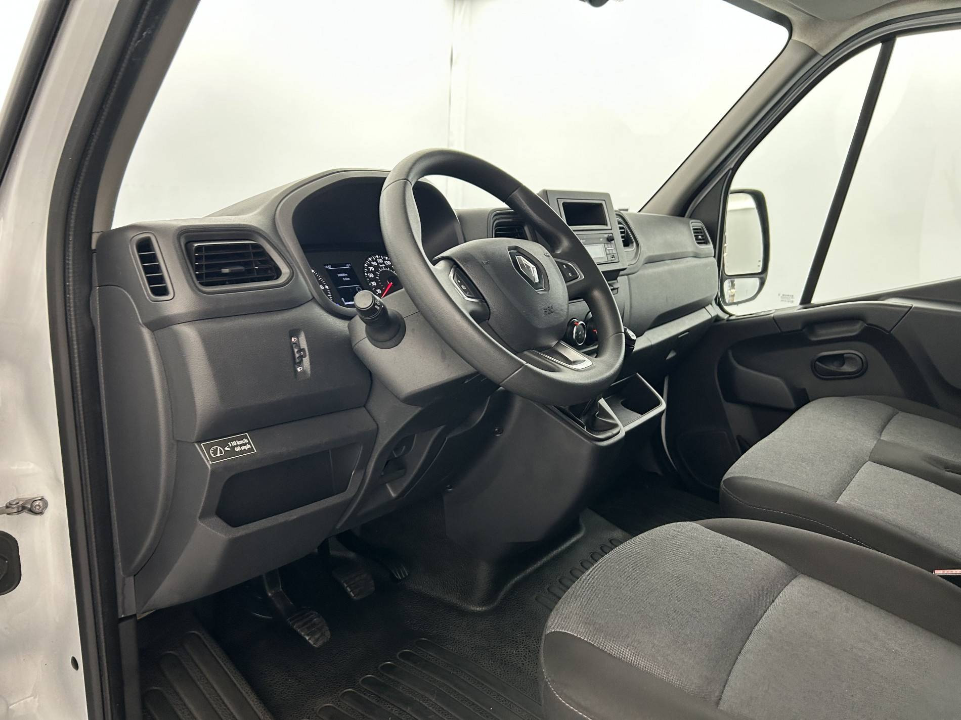 Vente en ligne Renault Master Fourgon MASTER FGN TRAC F3500 L2H2 BLUE DCI 135 au prix de 22 490 €