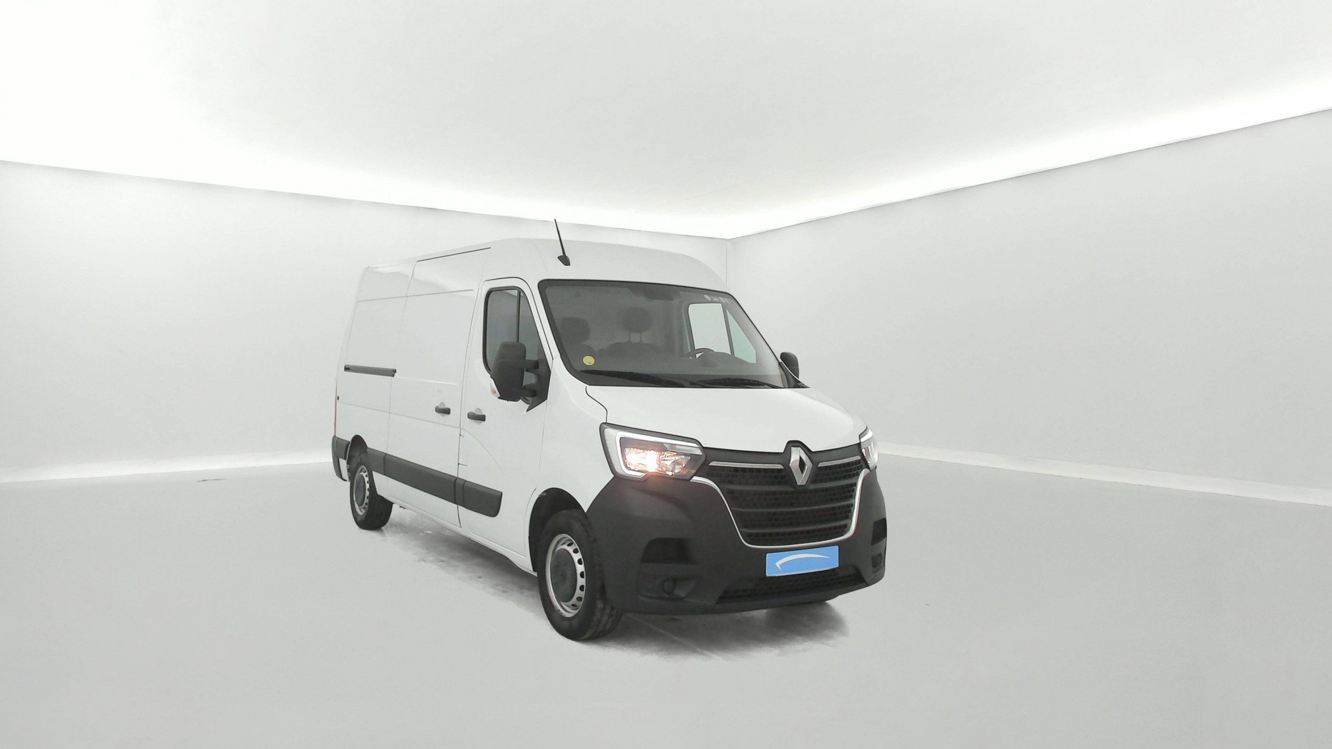 Vente en ligne Renault Master Fourgon MASTER FGN TRAC F3500 L2H2 BLUE DCI 135 au prix de 22 490 €