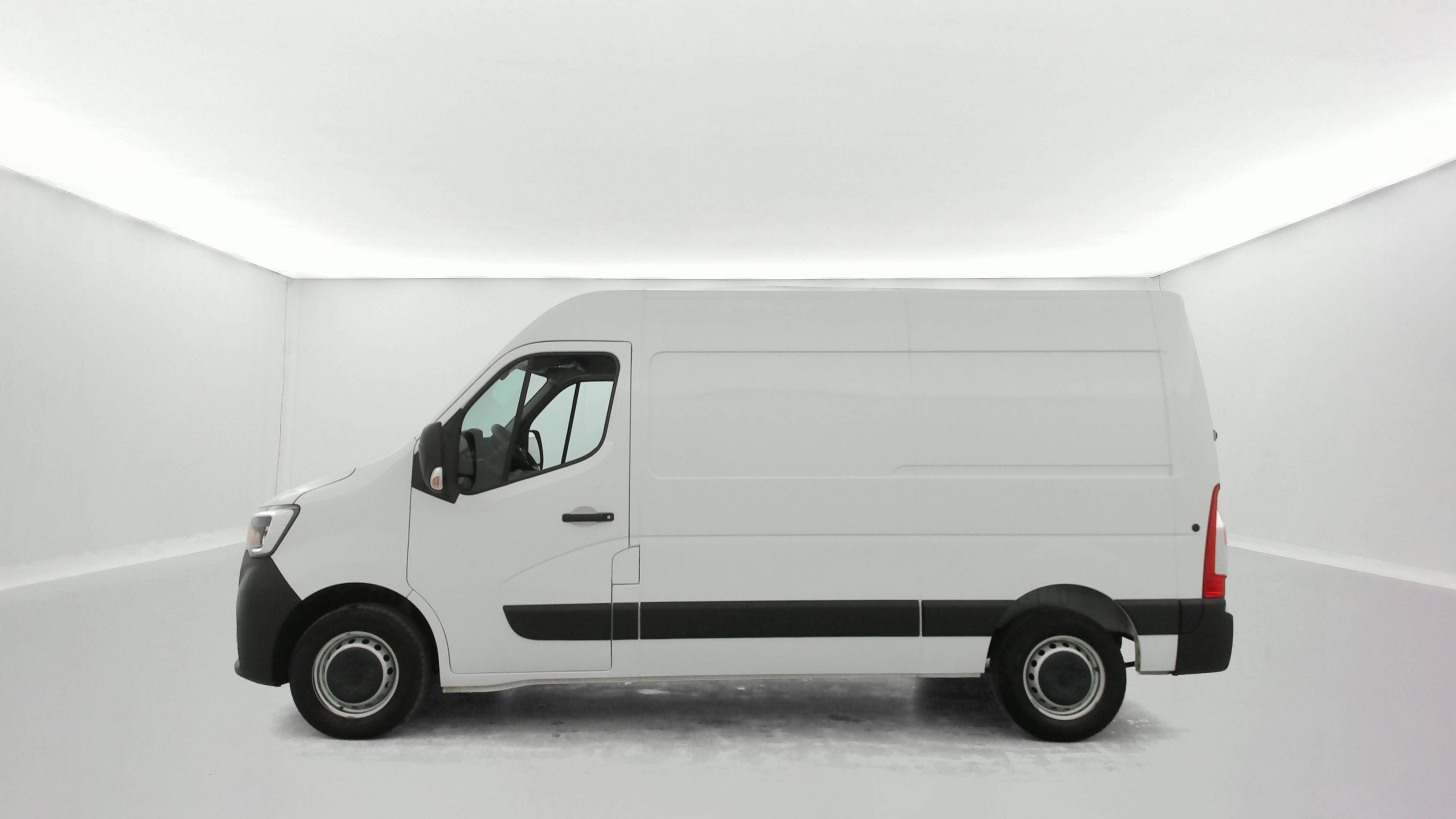 Renault Master Fourgon MASTER FGN TRAC F3500 L2H2 BLUE DCI 135 occasion de 2024 en vente à Lorient