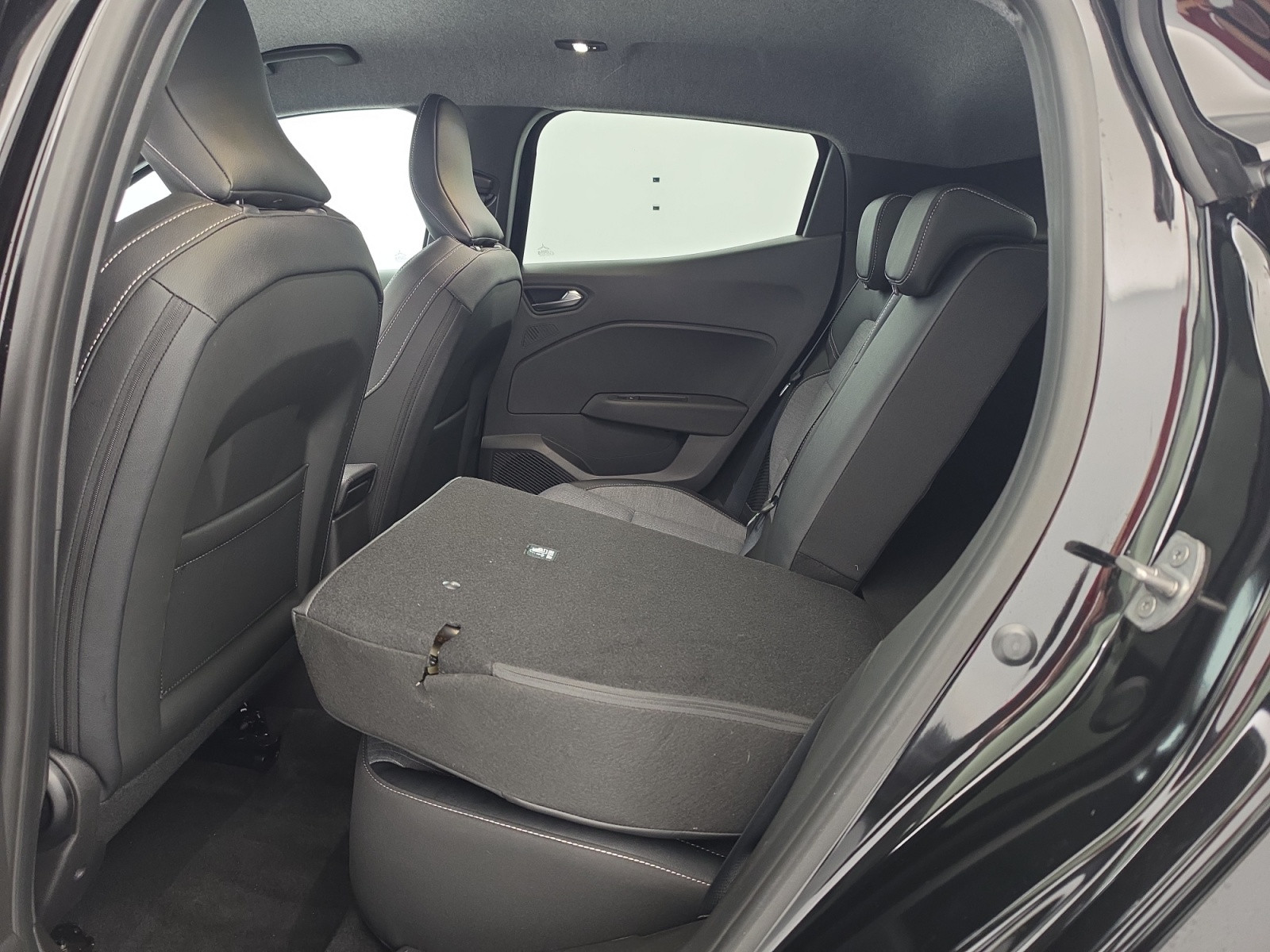 Vente en ligne Renault Clio 5 Clio E-Tech full hybrid 145 ch GSR2 au prix de 21 790 €