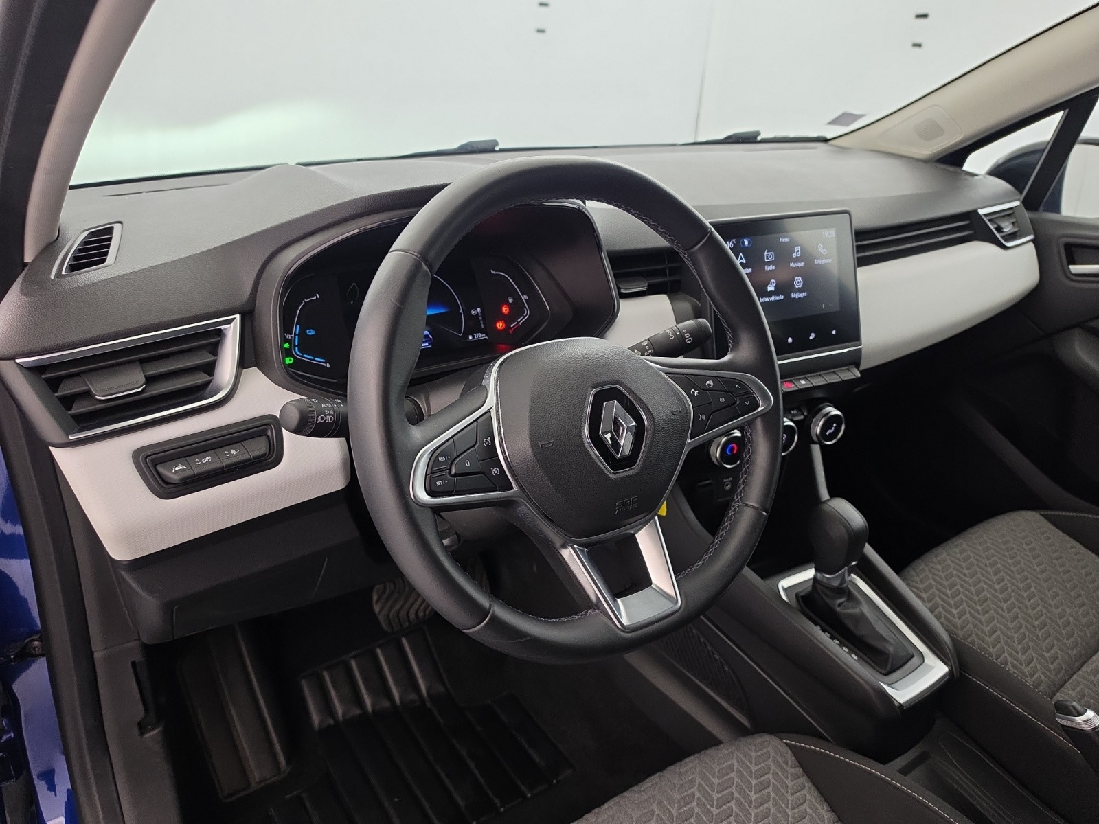 Vente en ligne Renault Clio 5 Clio E-Tech full hybrid 145 au prix de 14 590 €