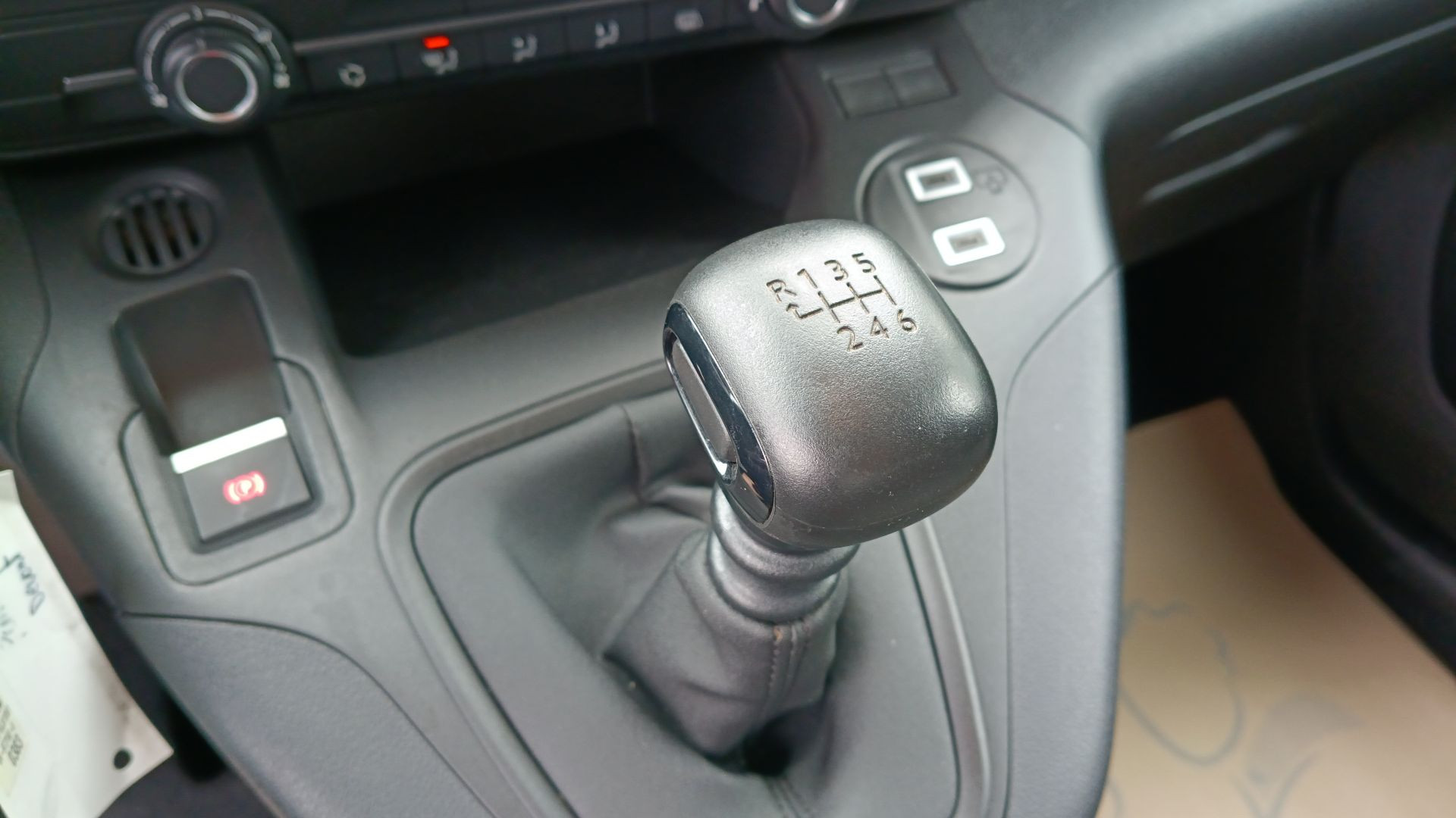 Vente en ligne Peugeot Partner Fourgon  M 650 KG BLUEHDI 130 S&S BVM6 au prix de 19 990 €