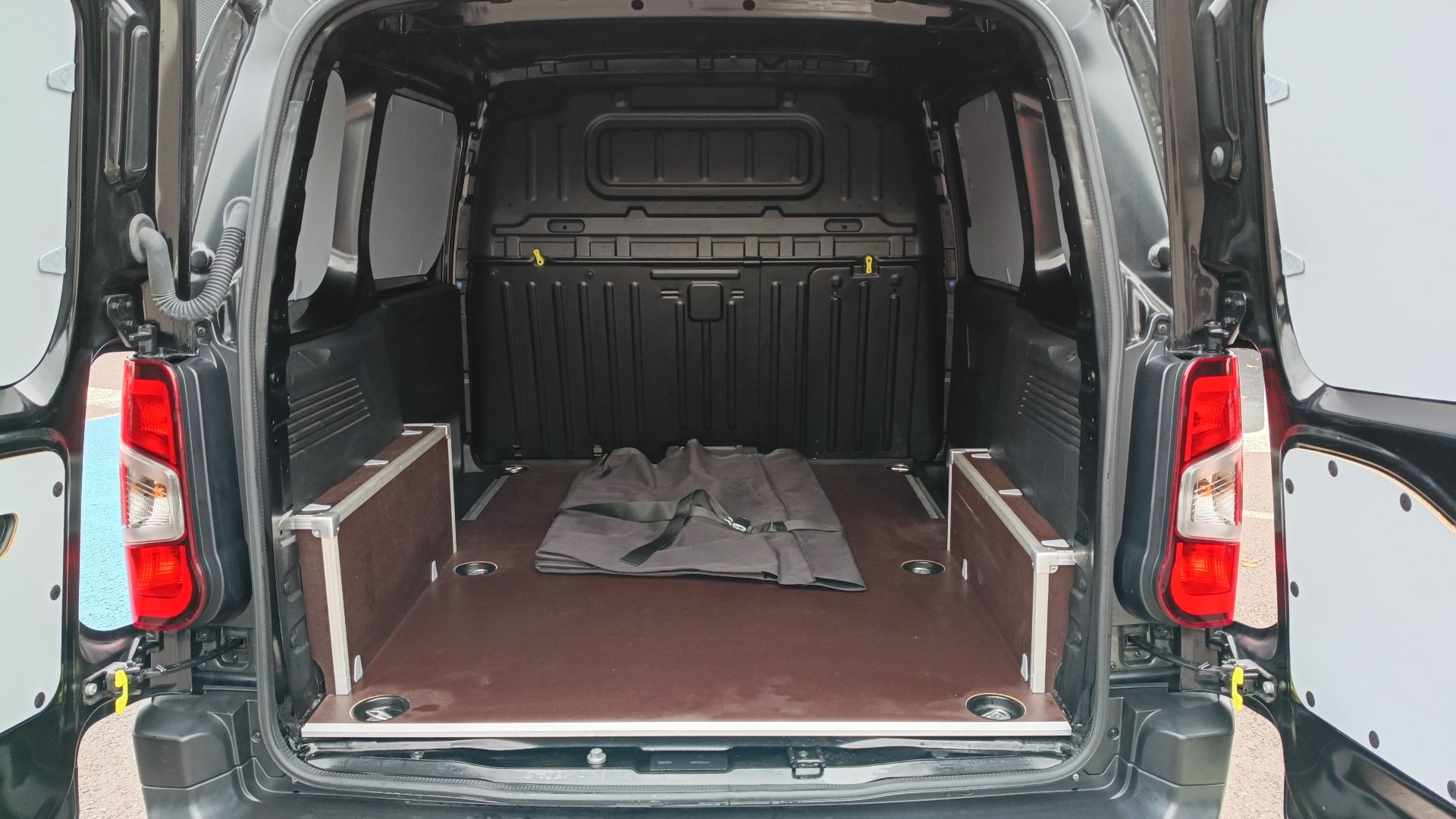 Vente en ligne Peugeot Partner Fourgon  M 650 KG BLUEHDI 130 S&S BVM6 au prix de 19 990 €