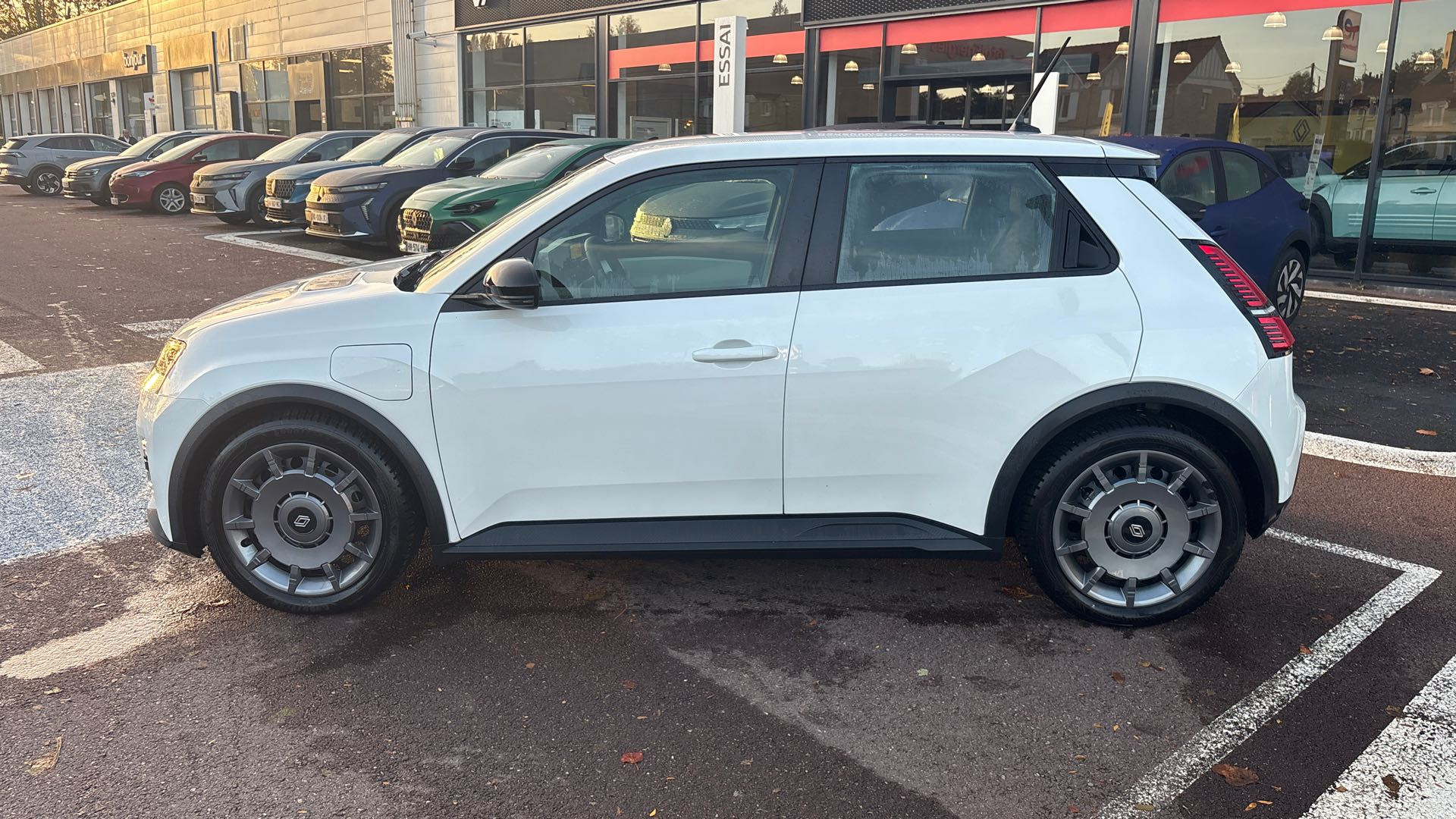 Vente en ligne Renault R5 E-Tech  120 ch autonomie urbaine au prix de 28 490 €