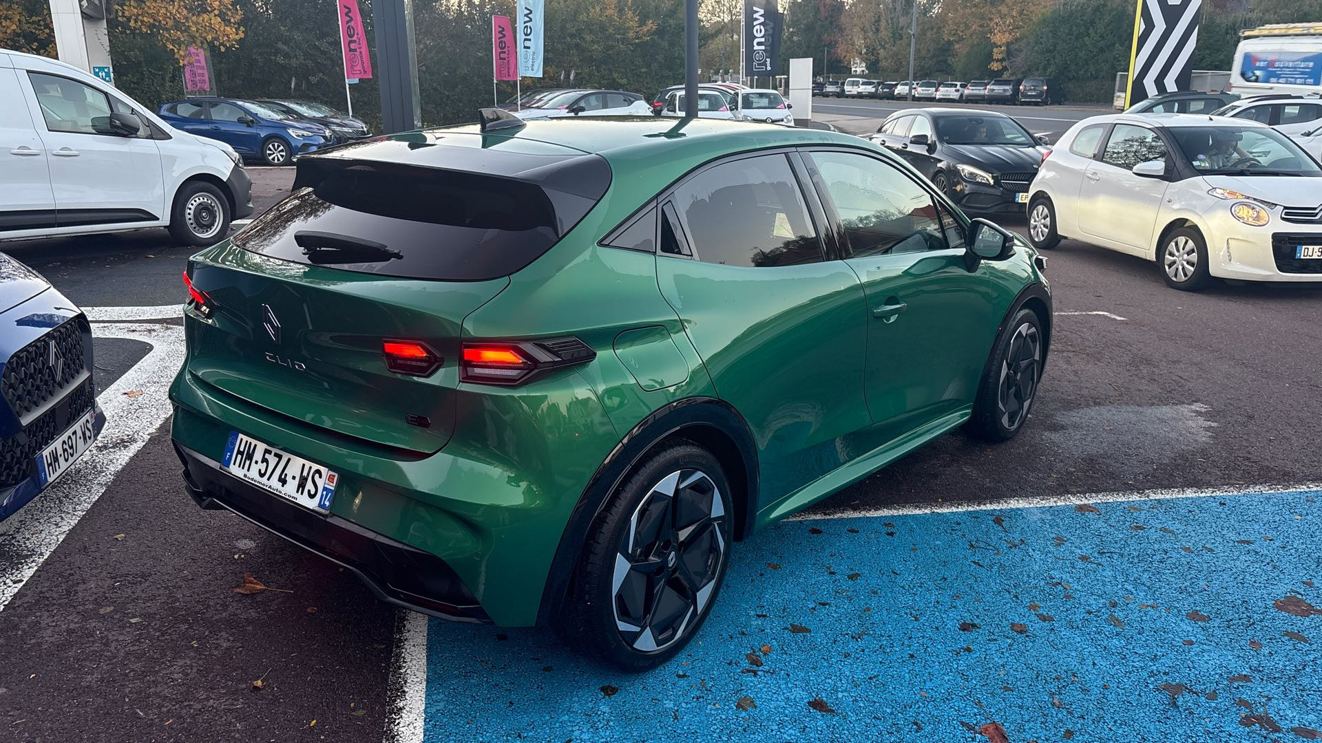 Vente en ligne Renault Clio 6 Clio E-Tech full hybrid 160 ch au prix de 26 490 €