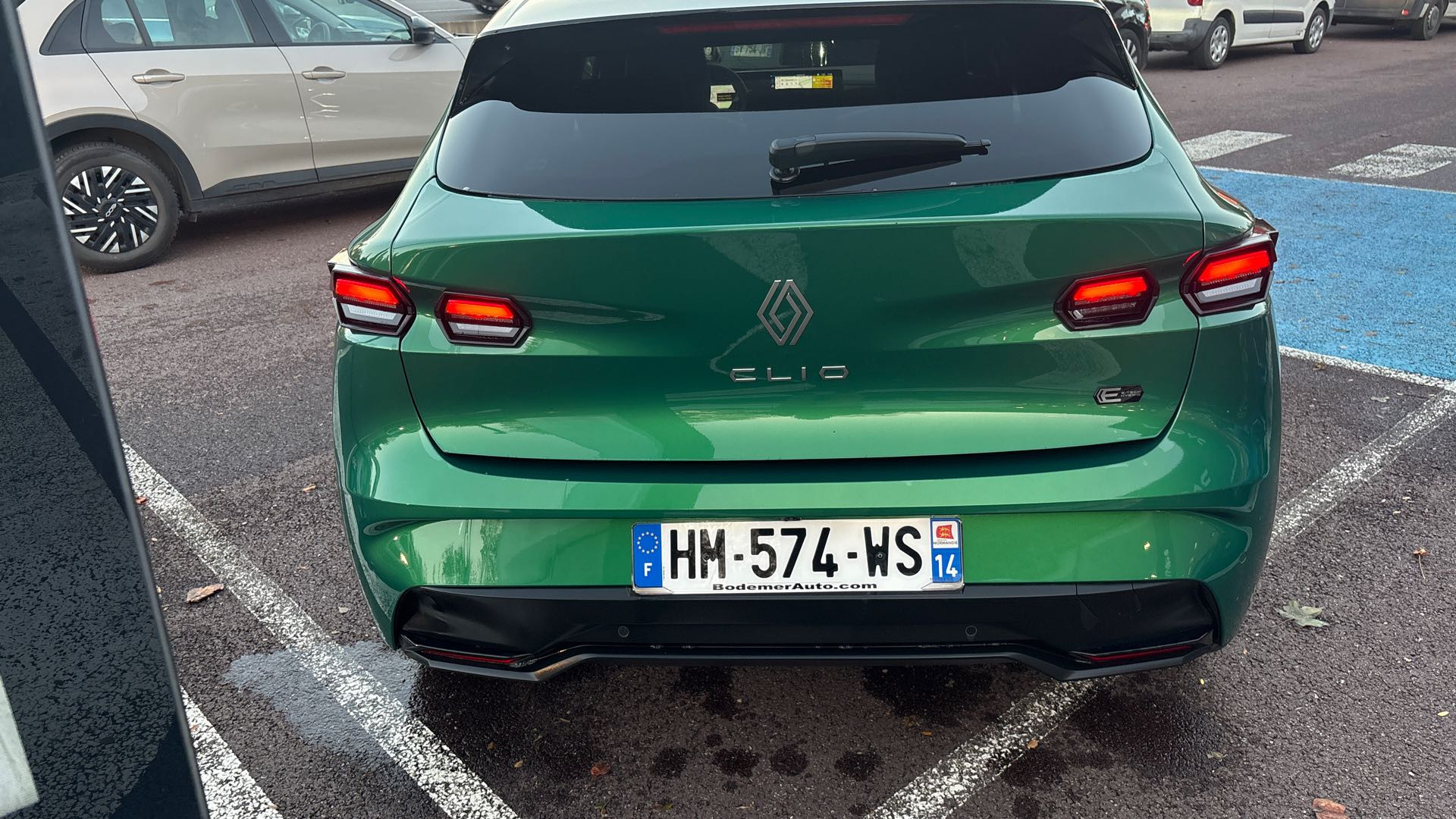 Vente en ligne Renault Clio 6 Clio E-Tech full hybrid 160 ch au prix de 26 490 €