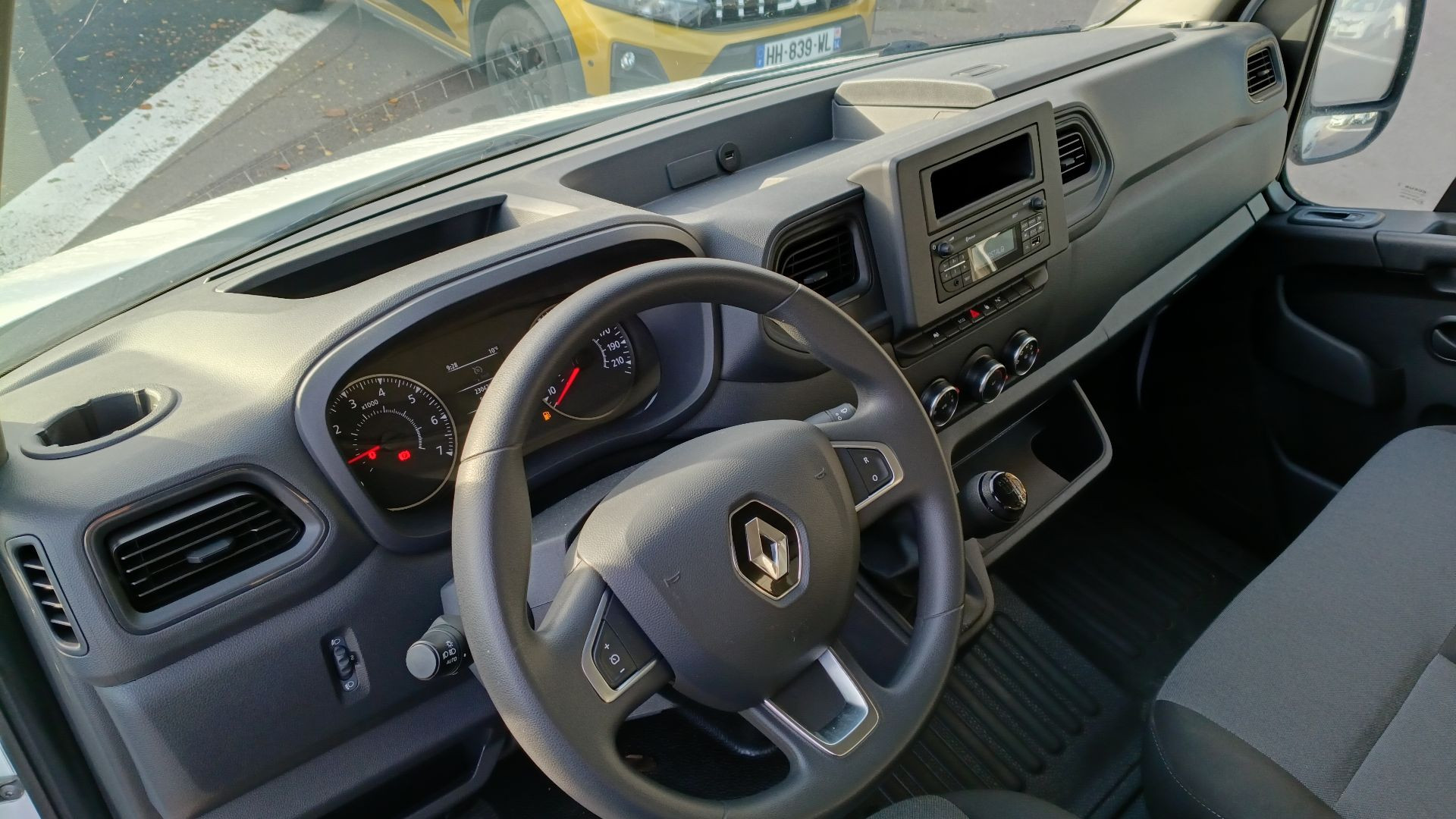 Vente en ligne Renault Master Fourgon MASTER FGN TRAC F3500 L2H2 BLUE DCI 135 au prix de 20 990 €