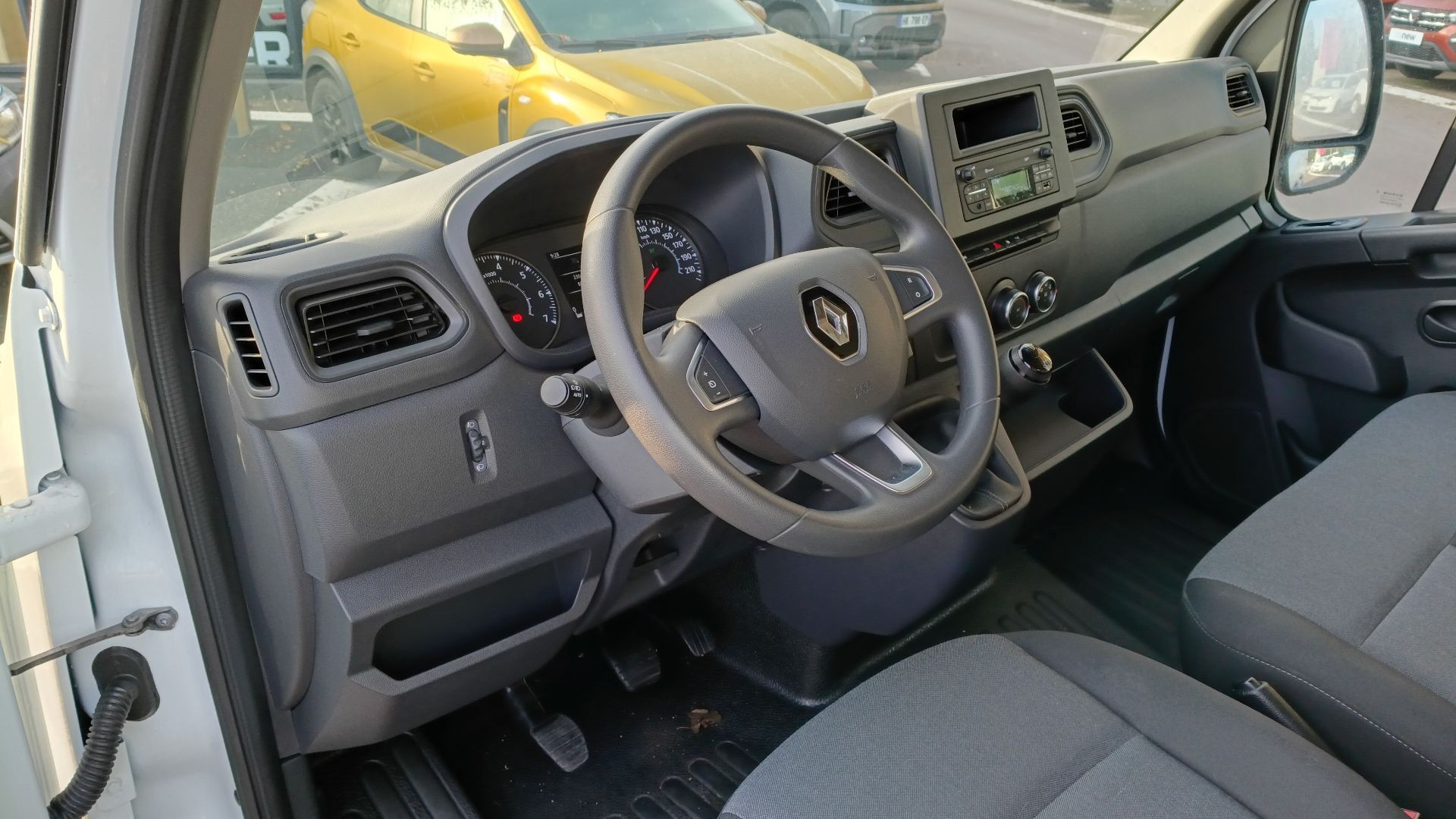 Vente en ligne Renault Master Fourgon MASTER FGN TRAC F3500 L2H2 BLUE DCI 135 au prix de 20 990 €