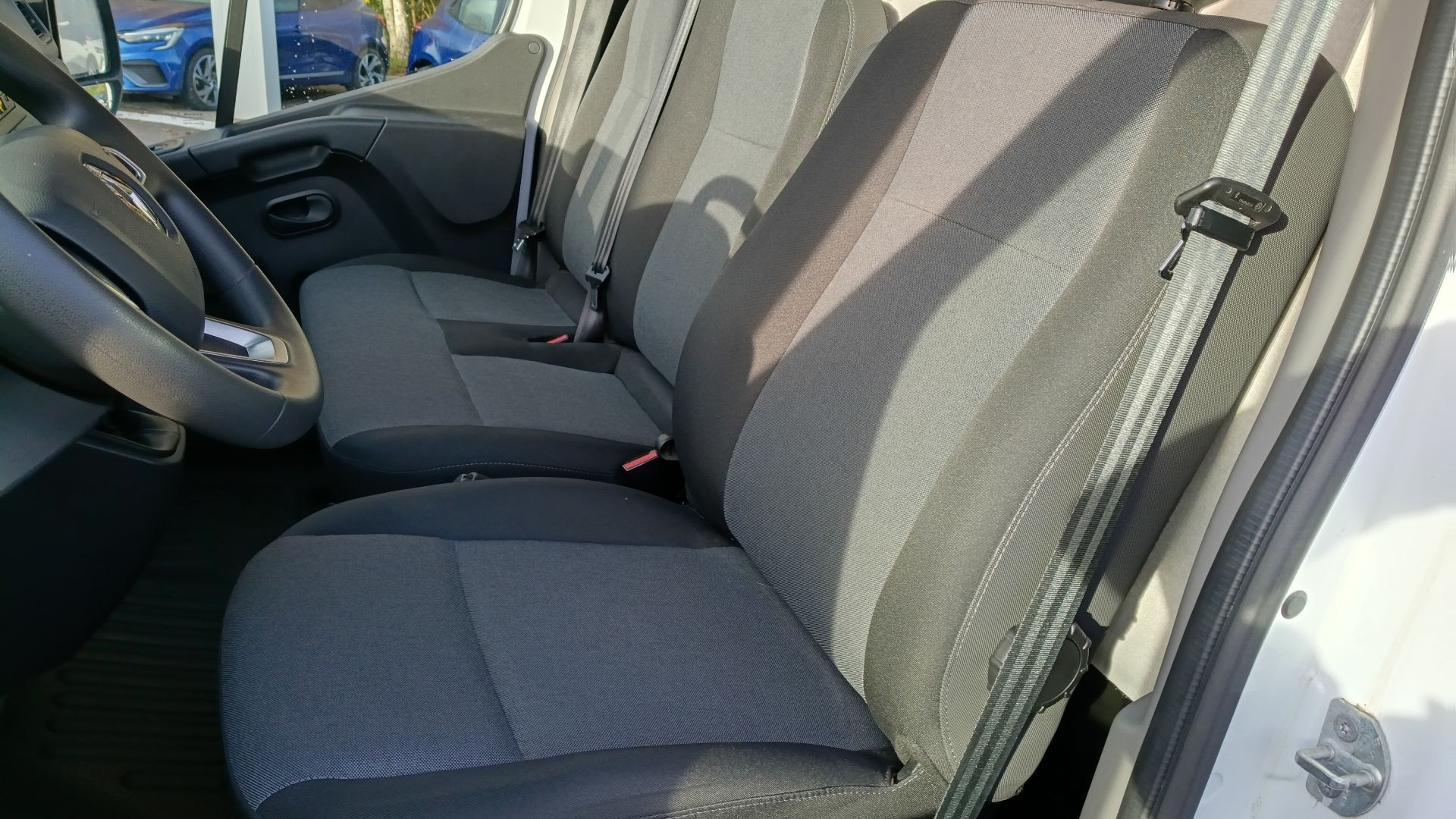 Vente en ligne Renault Master Fourgon MASTER FGN TRAC F3500 L2H2 BLUE DCI 135 au prix de 20 990 €