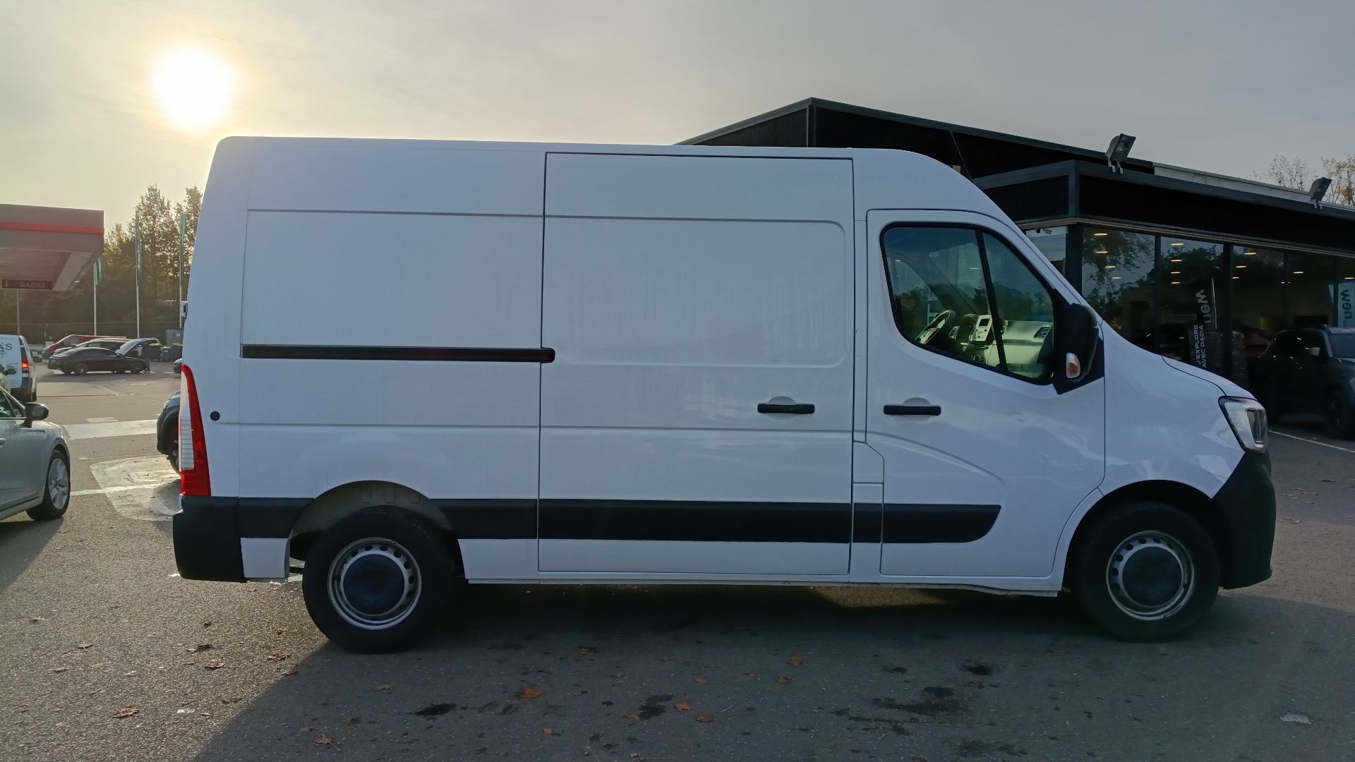 Vente en ligne Renault Master Fourgon MASTER FGN TRAC F3500 L2H2 BLUE DCI 135 au prix de 20 990 €