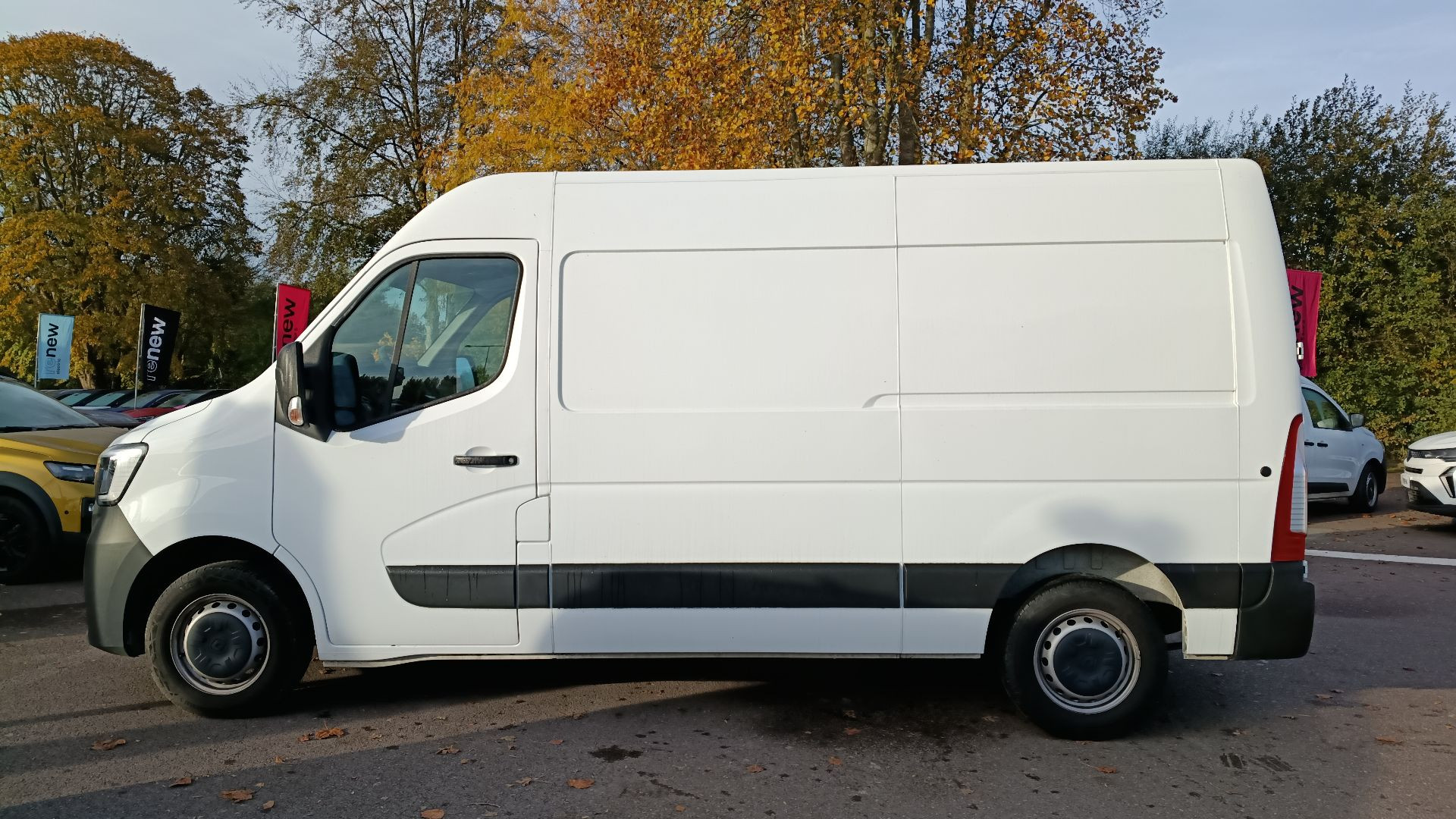 Vente en ligne Renault Master Fourgon MASTER FGN TRAC F3500 L2H2 BLUE DCI 135 au prix de 20 990 €