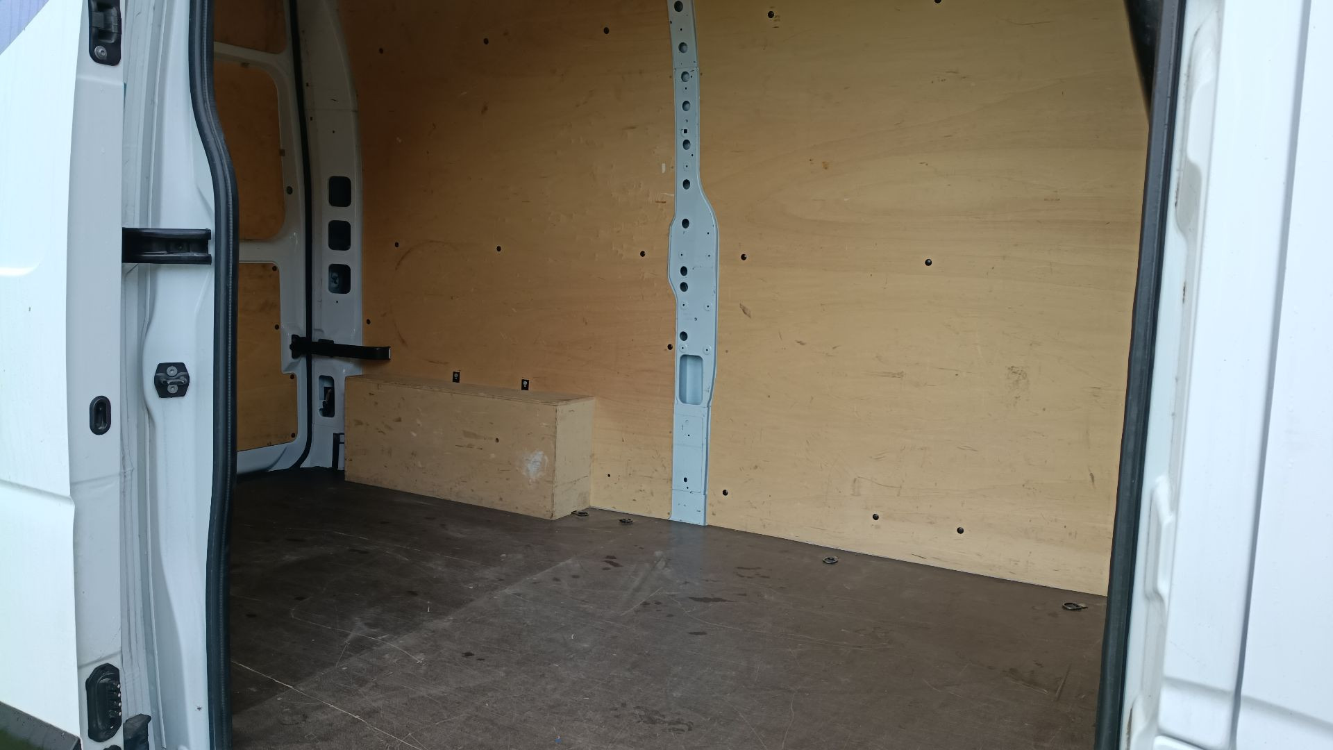 Vente en ligne Renault Master Fourgon MASTER FGN TRAC F3500 L2H2 BLUE DCI 135 au prix de 20 990 €