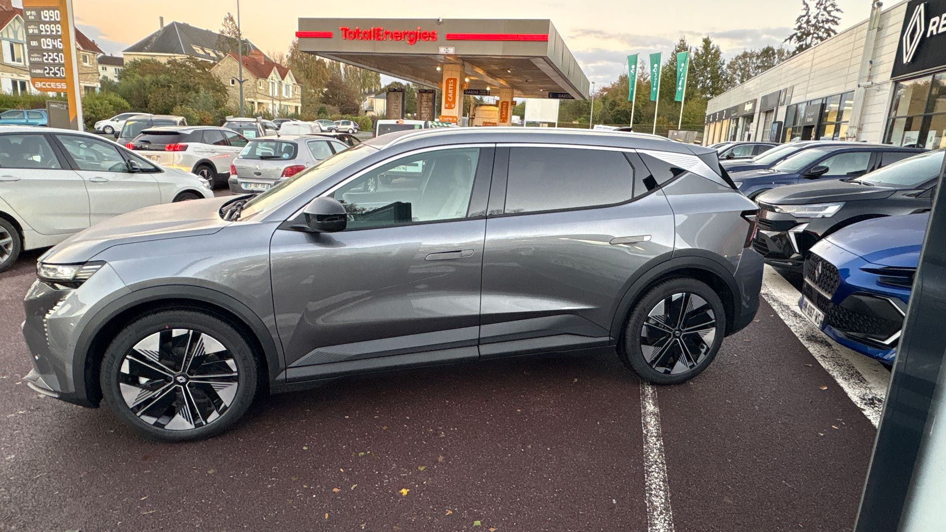 Vente en ligne Renault Scenic E-Tech Scenic E-Tech électrique 220 ch grande autonomie au prix de 46 990 €
