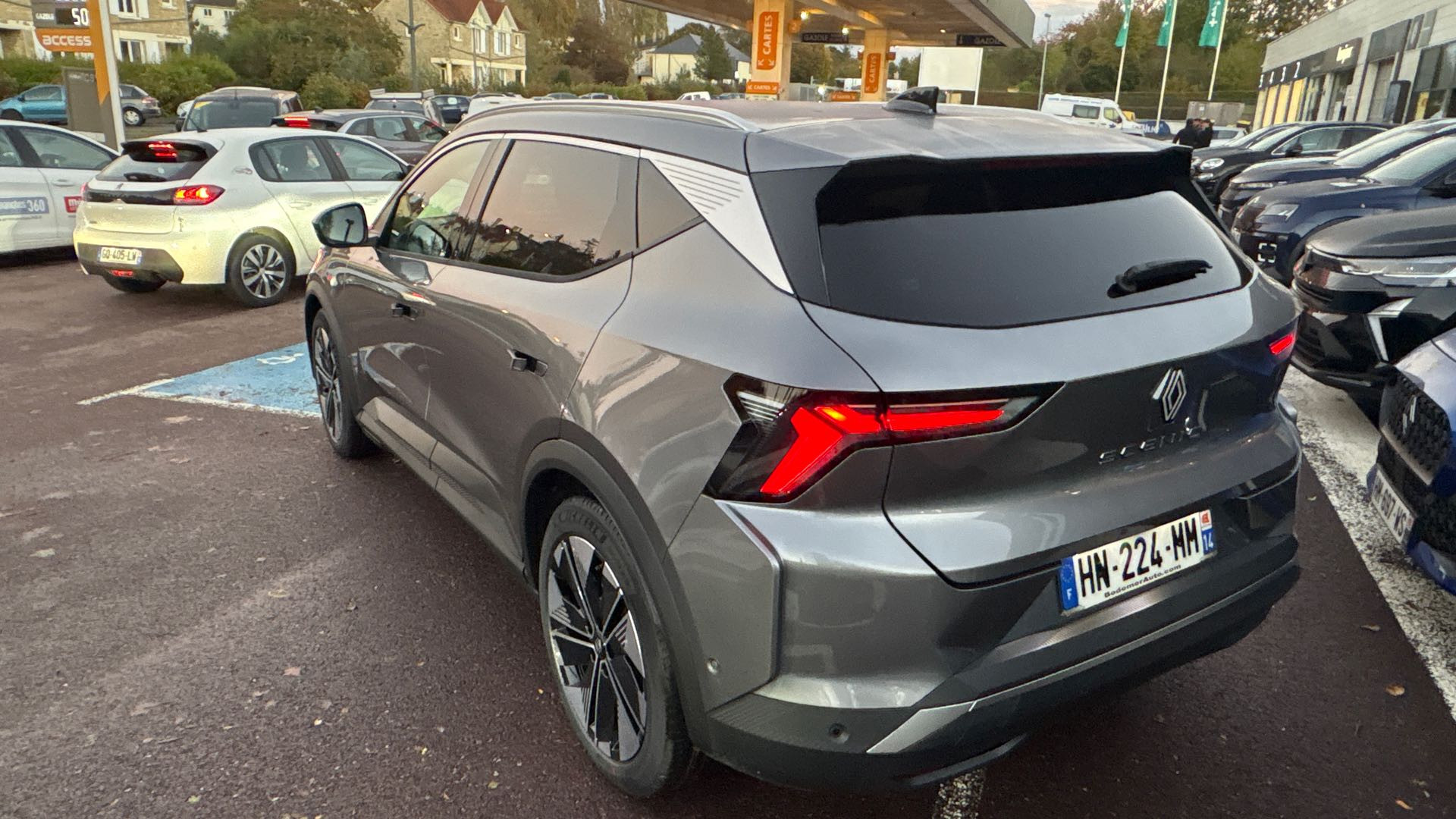 Vente en ligne Renault Scenic E-Tech Scenic E-Tech électrique 220 ch grande autonomie au prix de 46 990 €