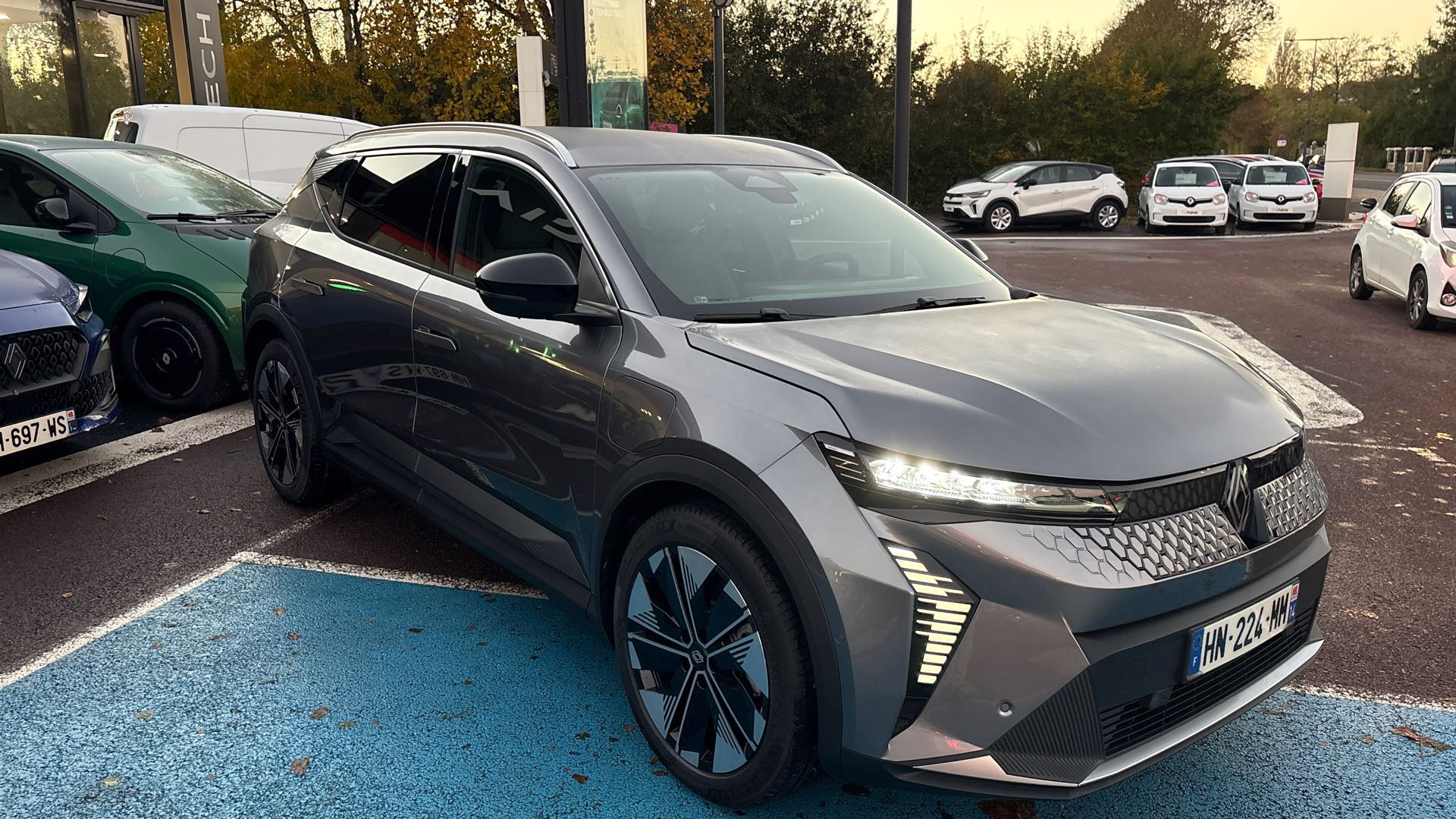 Vente en ligne Renault Scenic E-Tech Scenic E-Tech électrique 220 ch grande autonomie au prix de 46 990 €
