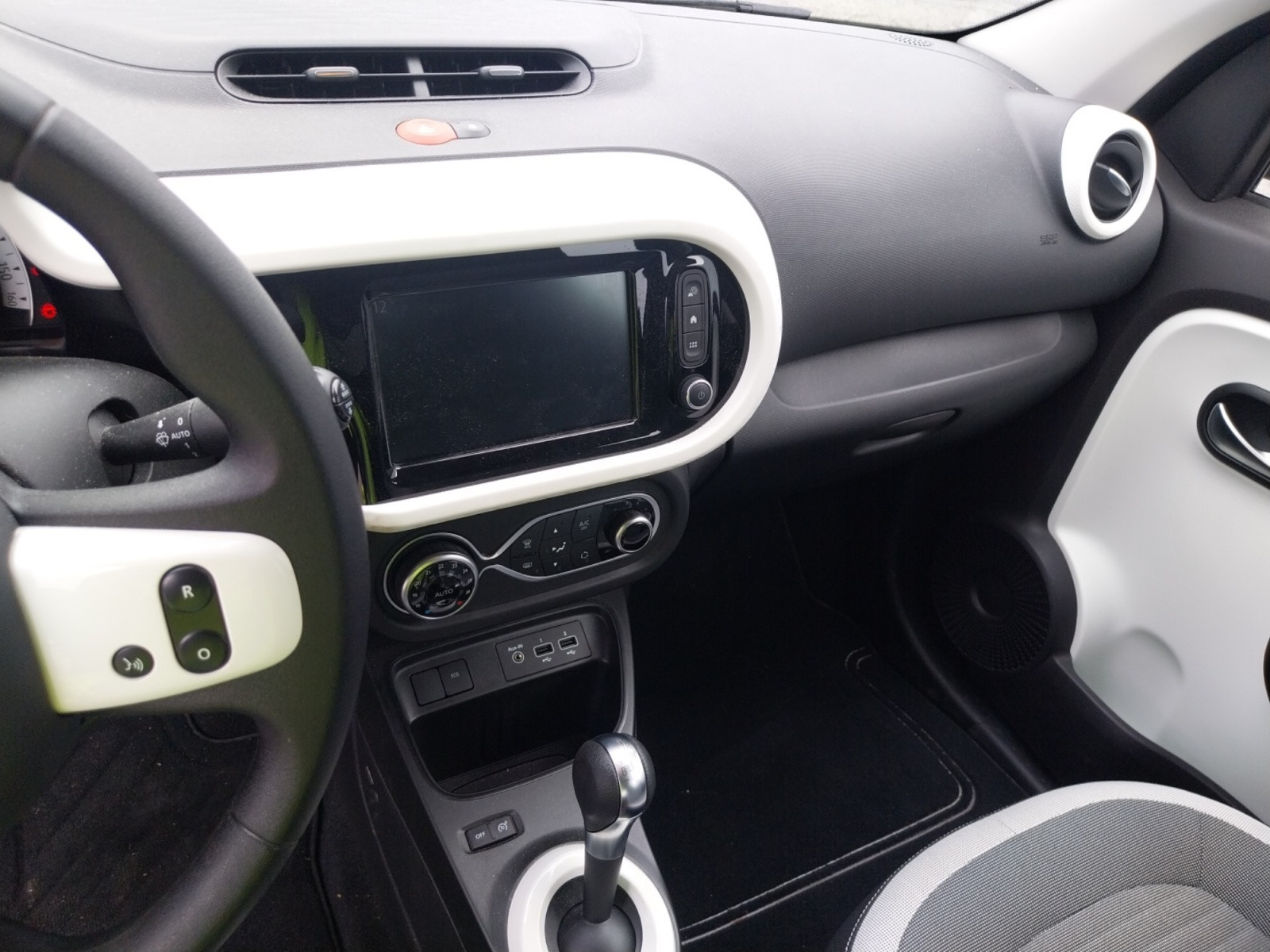 Vente en ligne Renault Twingo Electrique Twingo III E-Tech au prix de 12 590 €