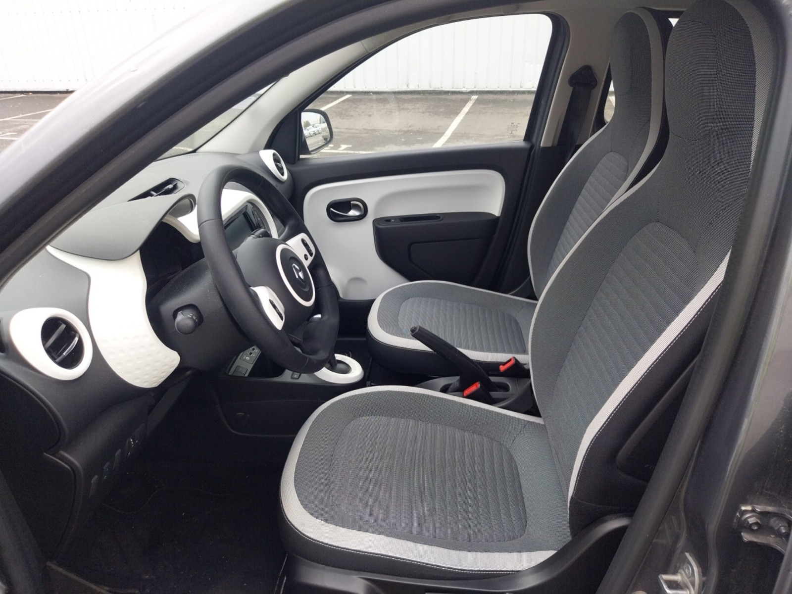Vente en ligne Renault Twingo Electrique Twingo III E-Tech au prix de 12 590 €
