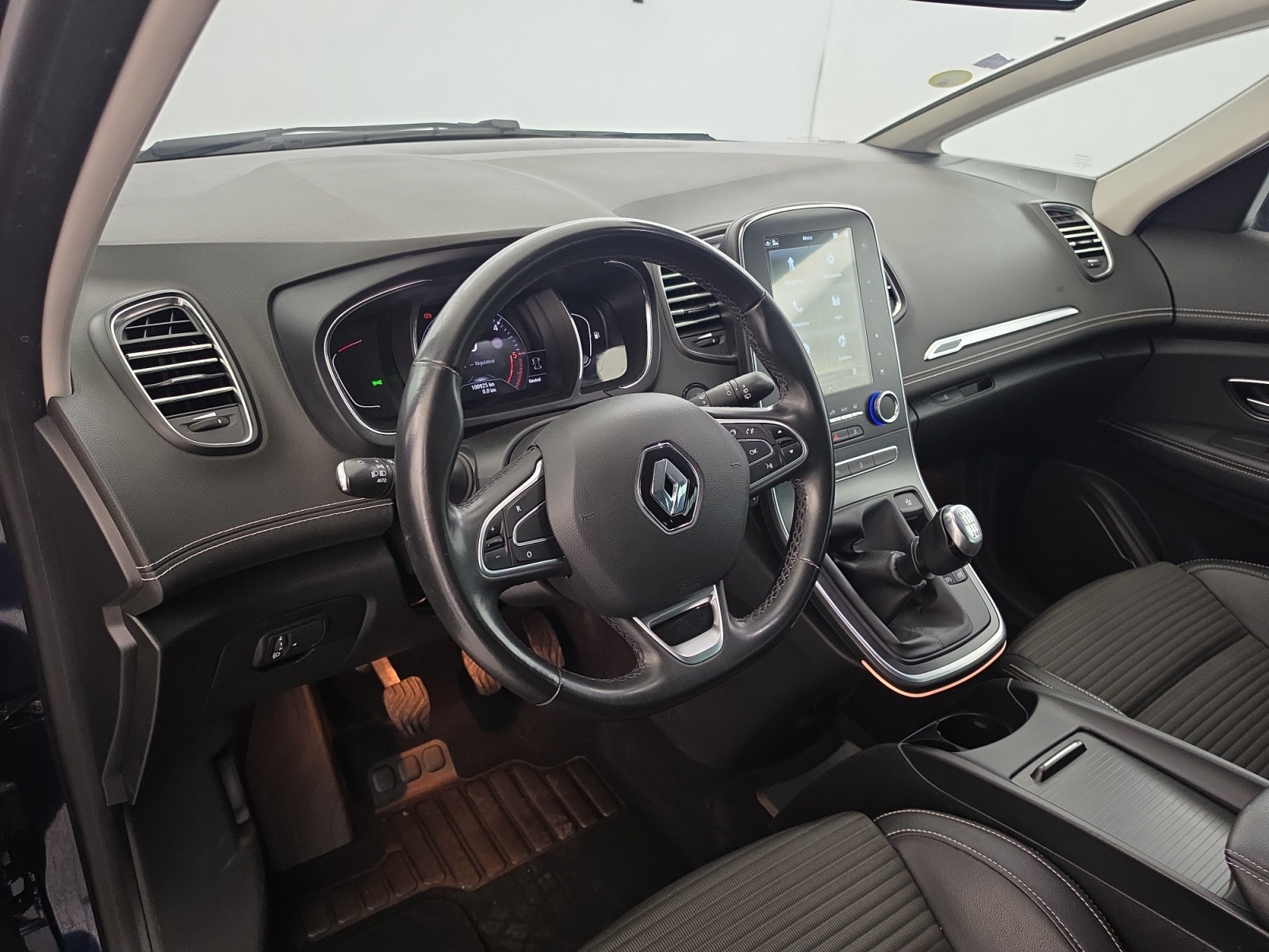 Vente en ligne Renault Scenic 4 Scenic Blue dCi 120 au prix de 15 890 €