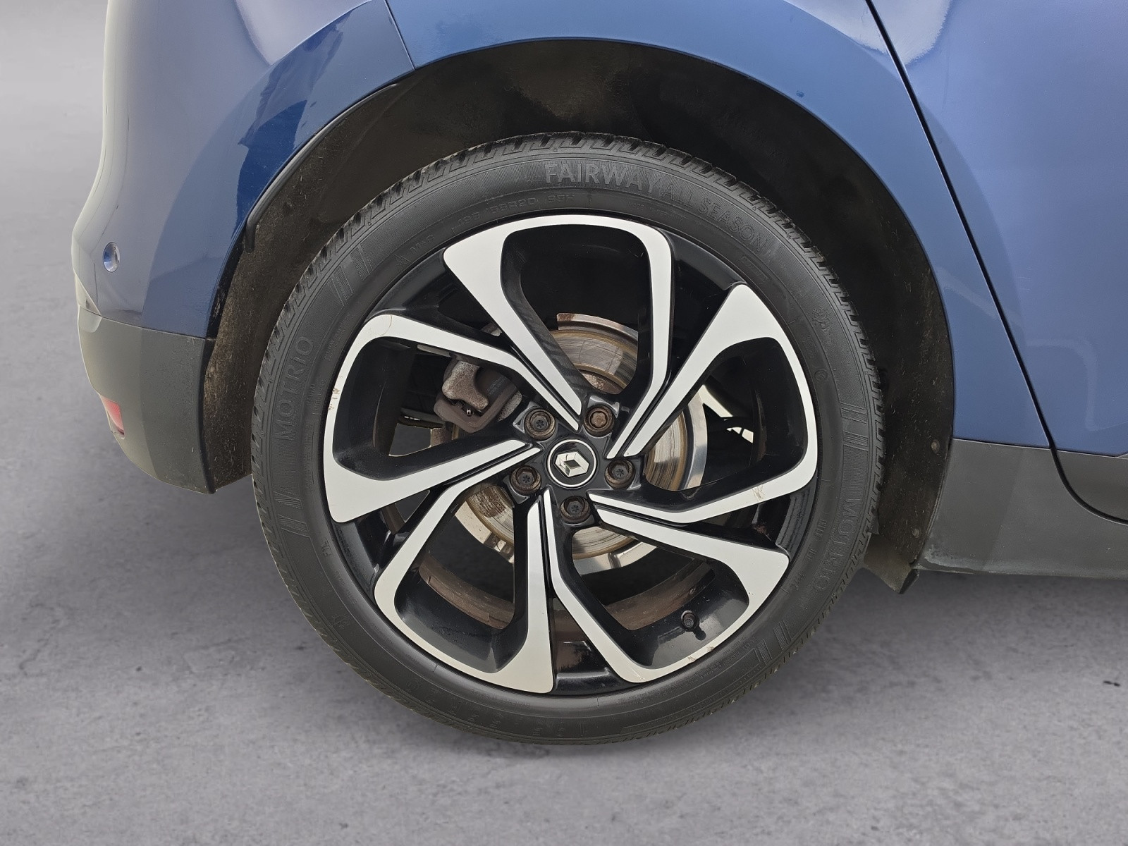 Vente en ligne Renault Scenic 4 Scenic Blue dCi 120 au prix de 15 890 €