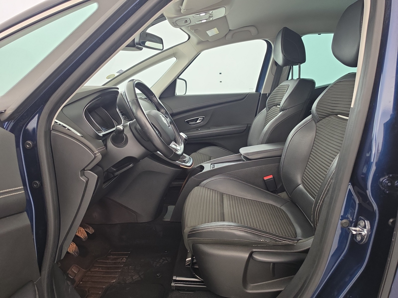 Vente en ligne Renault Scenic 4 Scenic Blue dCi 120 au prix de 15 890 €