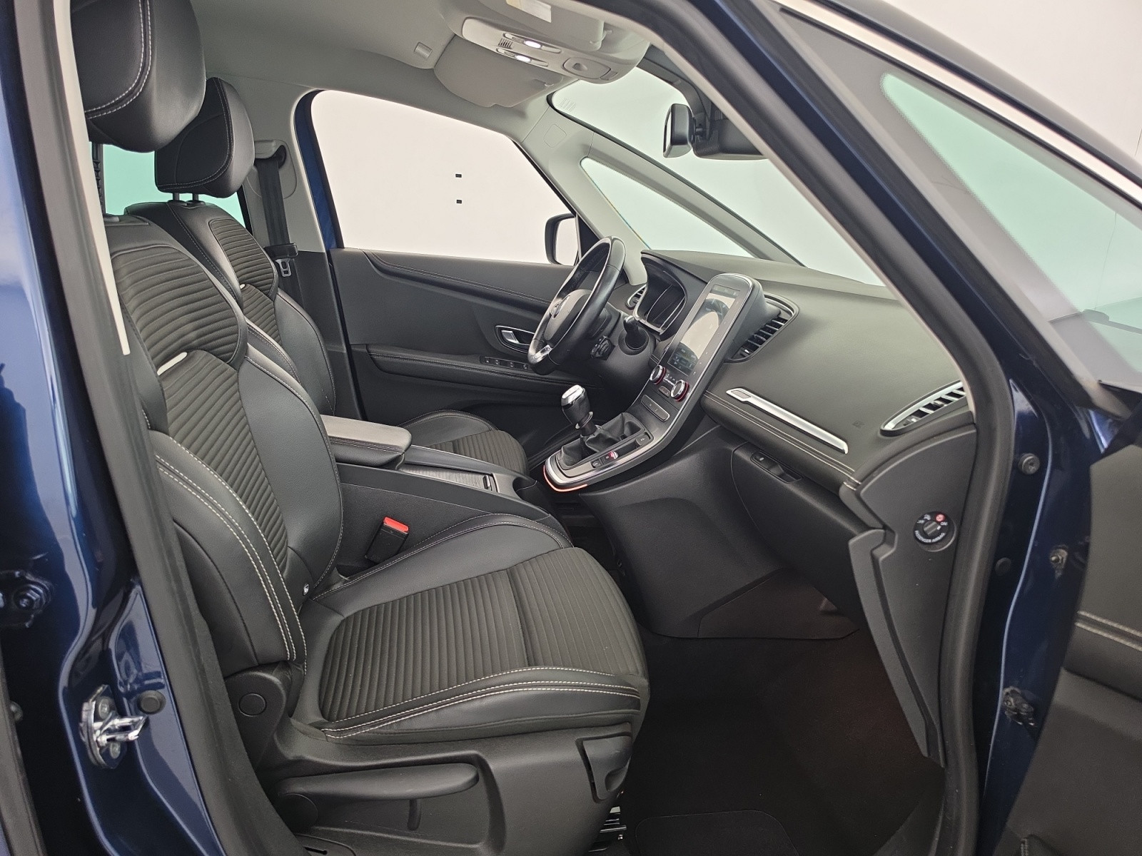 Vente en ligne Renault Scenic 4 Scenic Blue dCi 120 au prix de 15 890 €