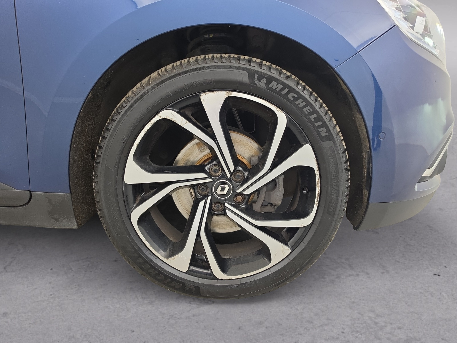 Vente en ligne Renault Scenic 4 Scenic Blue dCi 120 au prix de 15 890 €