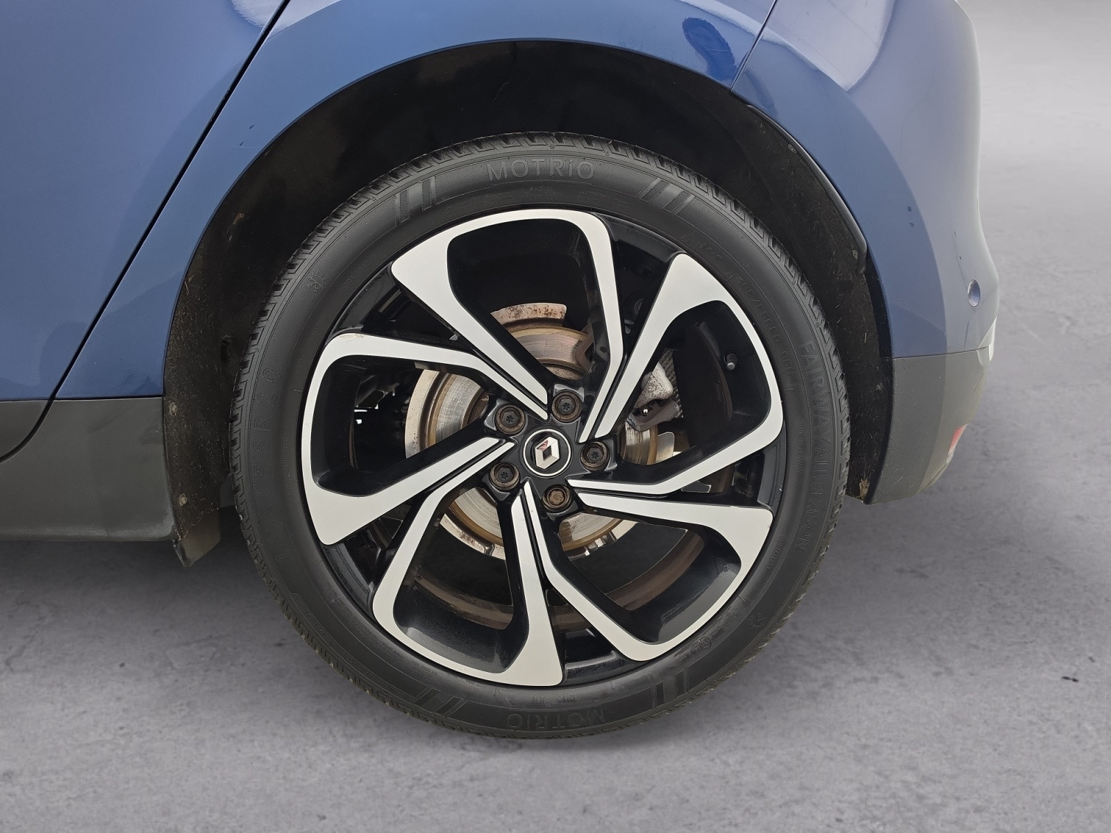 Vente en ligne Renault Scenic 4 Scenic Blue dCi 120 au prix de 15 890 €