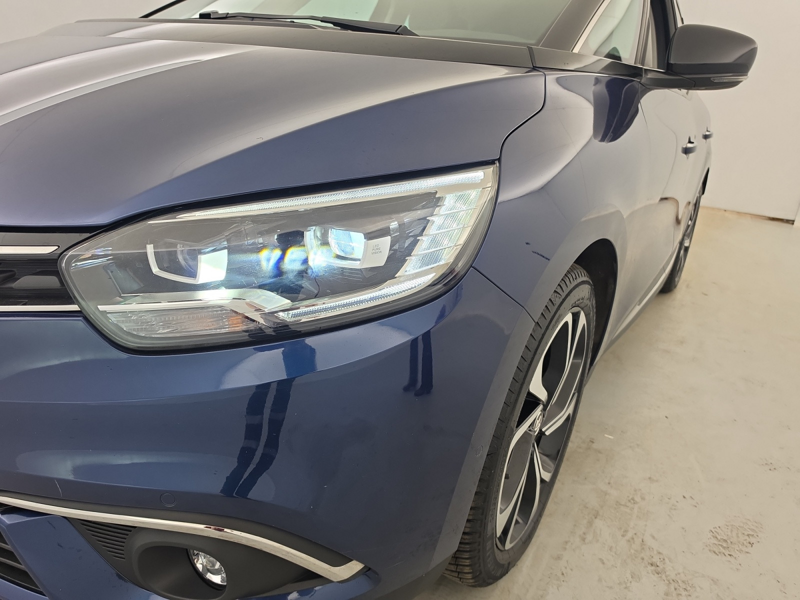 Vente en ligne Renault Scenic 4 Scenic Blue dCi 120 au prix de 15 890 €