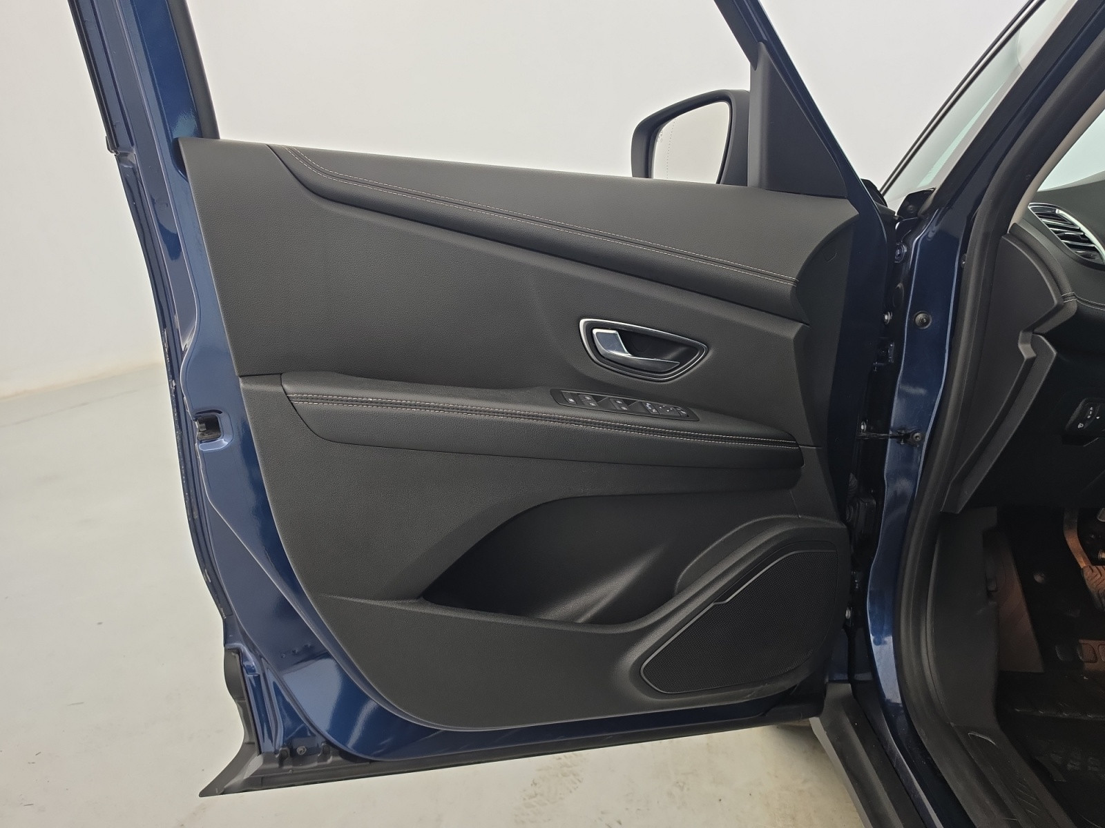 Vente en ligne Renault Scenic 4 Scenic Blue dCi 120 au prix de 15 890 €