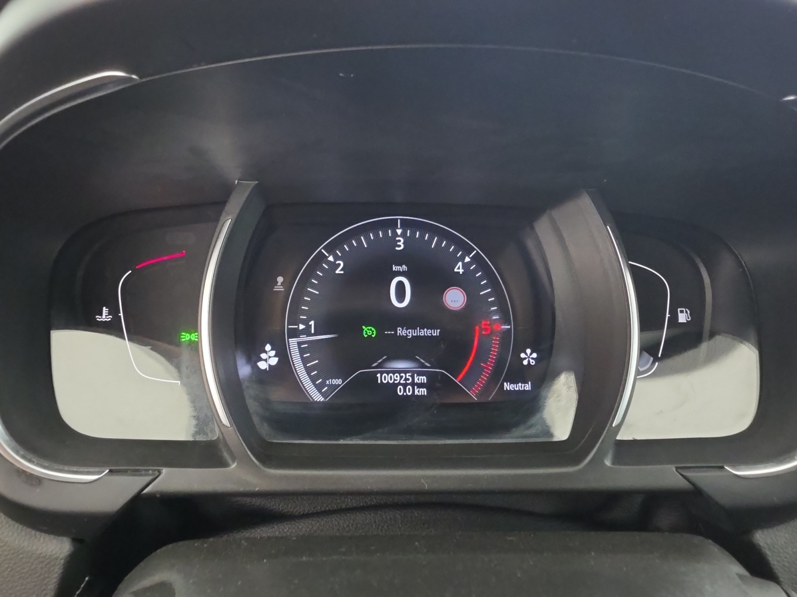 Vente en ligne Renault Scenic 4 Scenic Blue dCi 120 au prix de 15 890 €