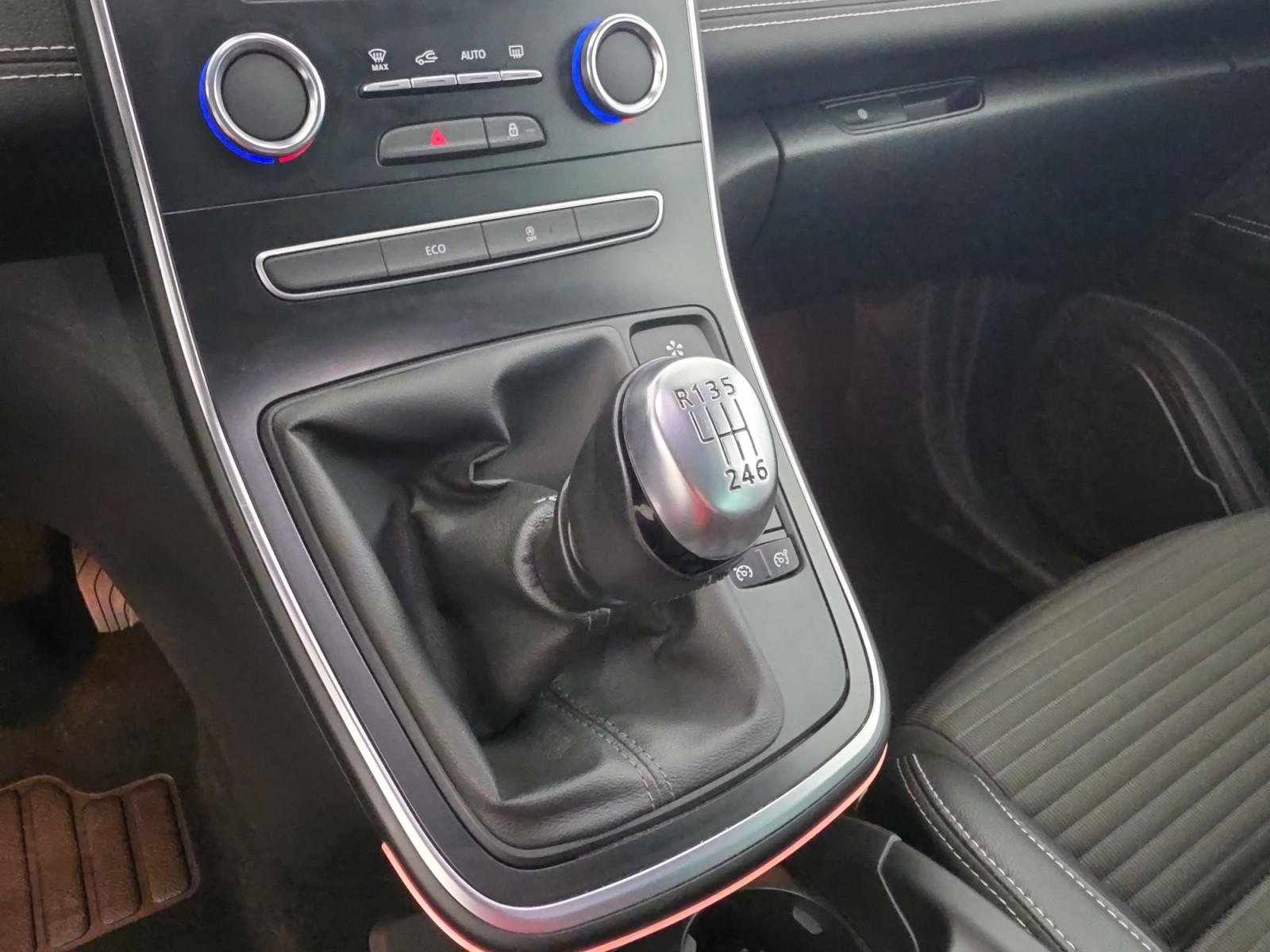 Vente en ligne Renault Scenic 4 Scenic Blue dCi 120 au prix de 15 890 €